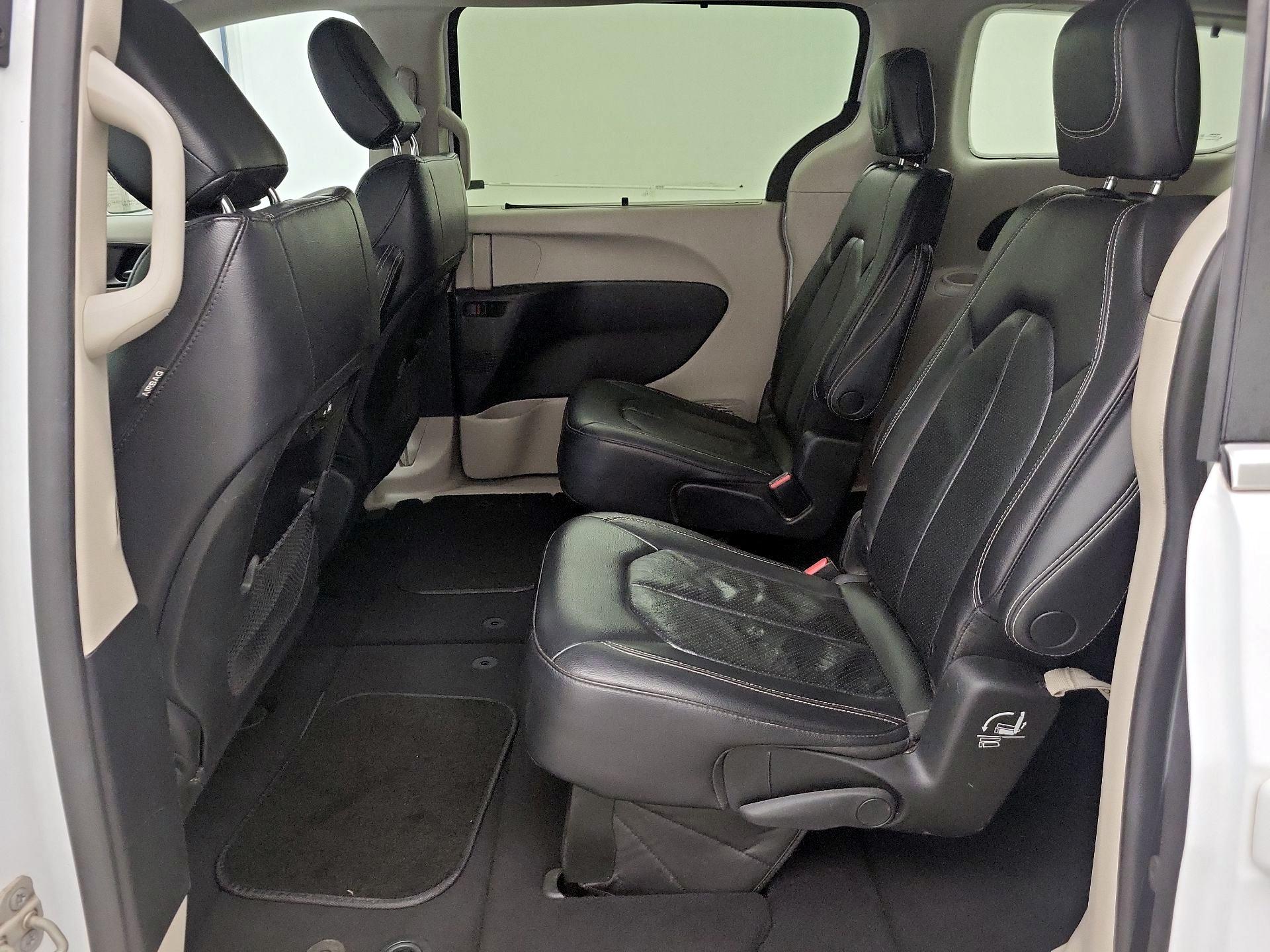 Thumbnail: 2022 Chrysler Pacifica - 19