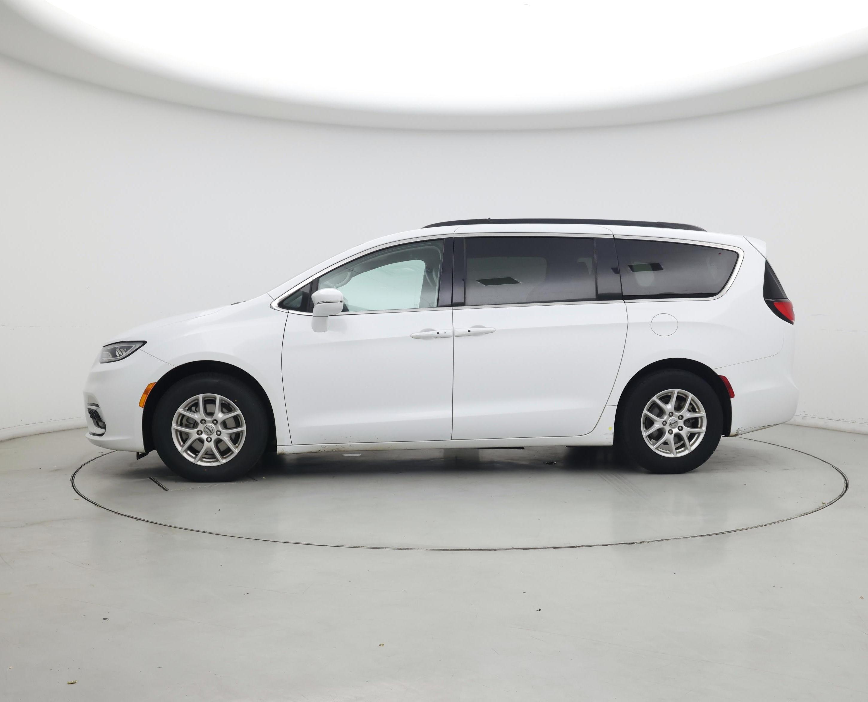 Thumbnail: 2022 Chrysler Pacifica - 3