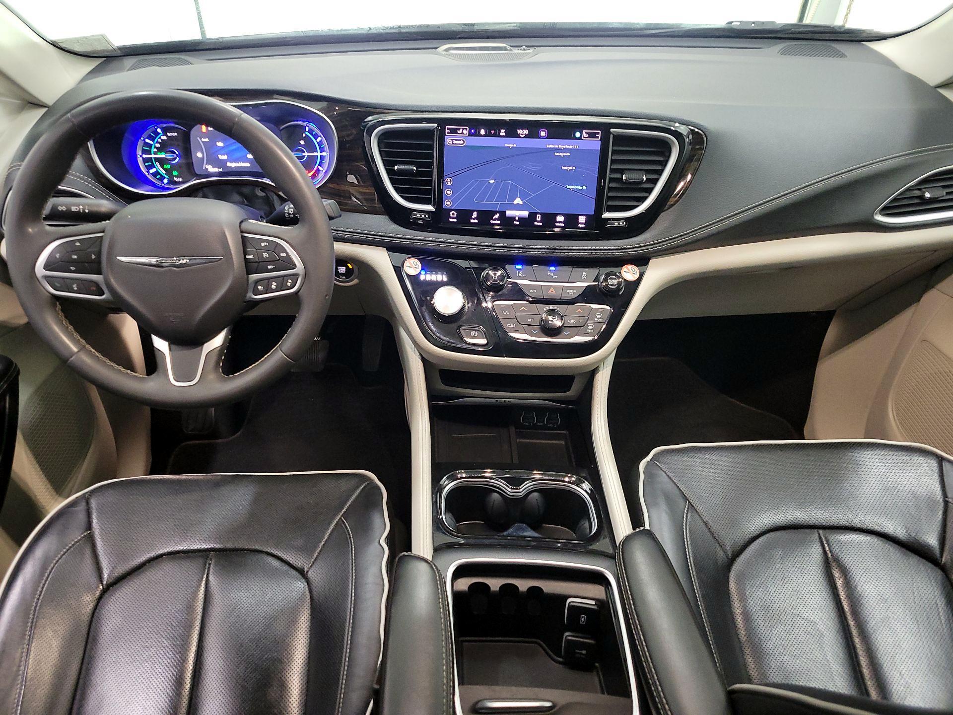 Thumbnail: 2023 Chrysler Pacifica - 9