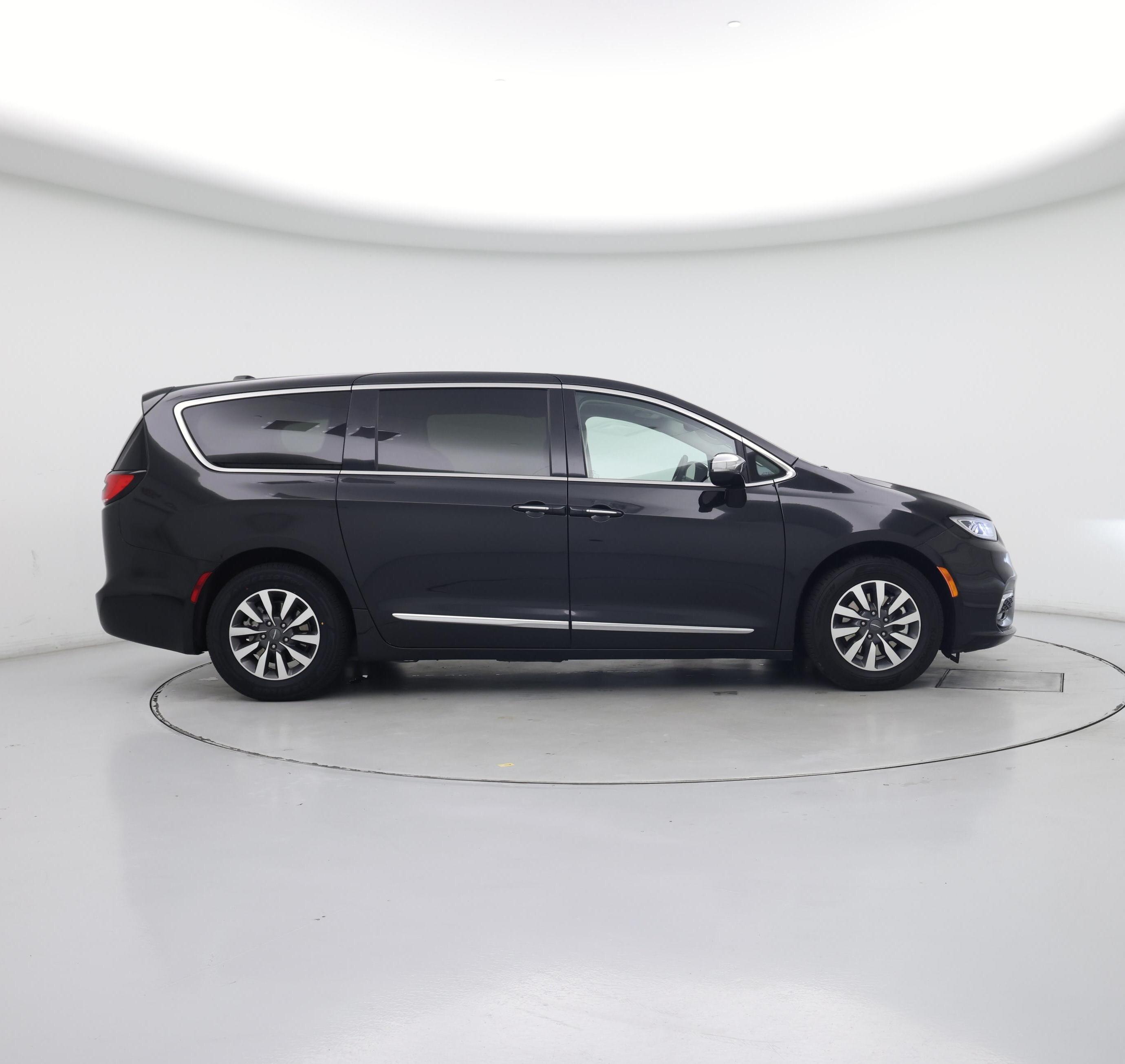 Thumbnail: 2023 Chrysler Pacifica - 7