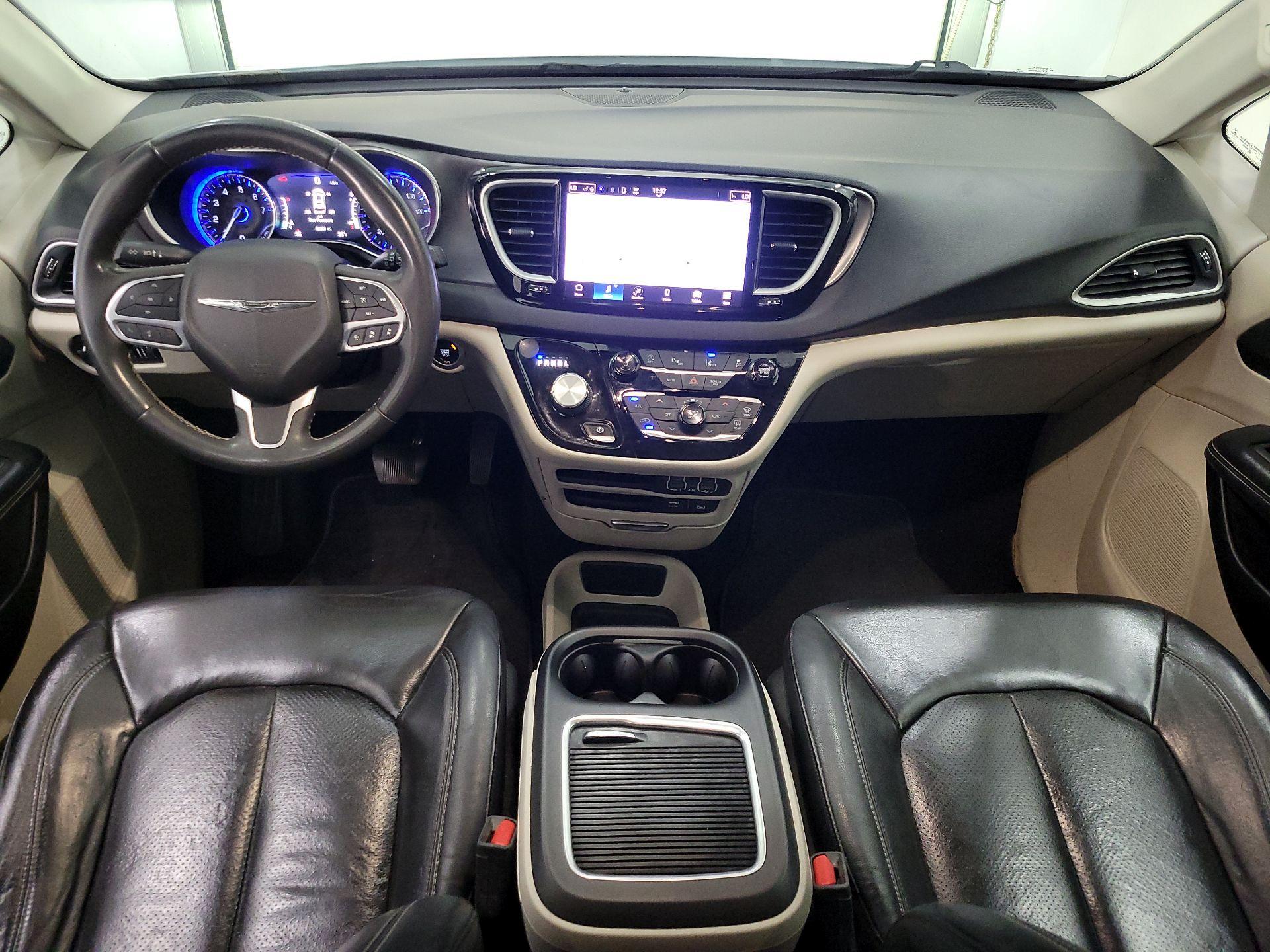 Thumbnail: 2022 Chrysler Pacifica - 9