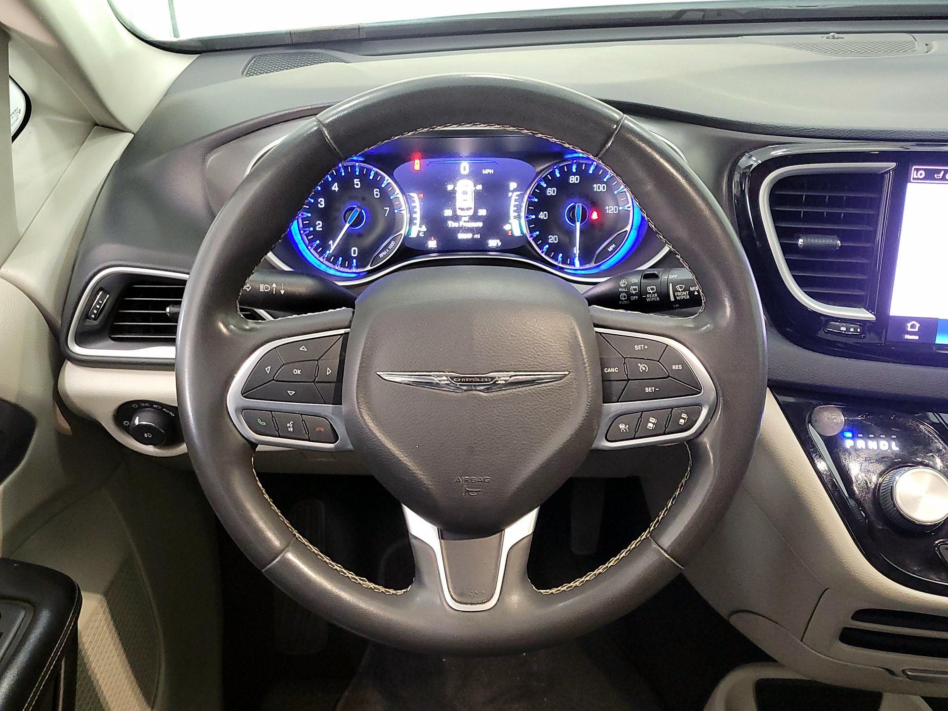 Thumbnail: 2022 Chrysler Pacifica - 10