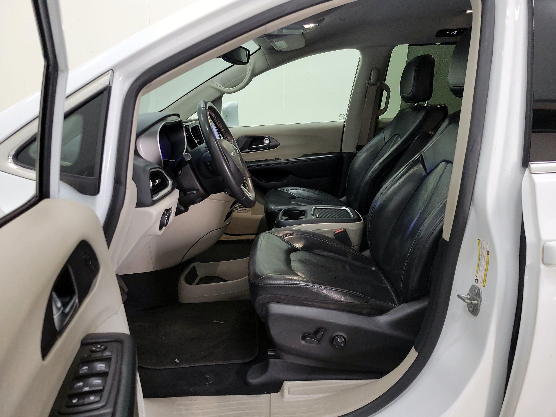 Thumbnail: 2022 Chrysler Pacifica - 11