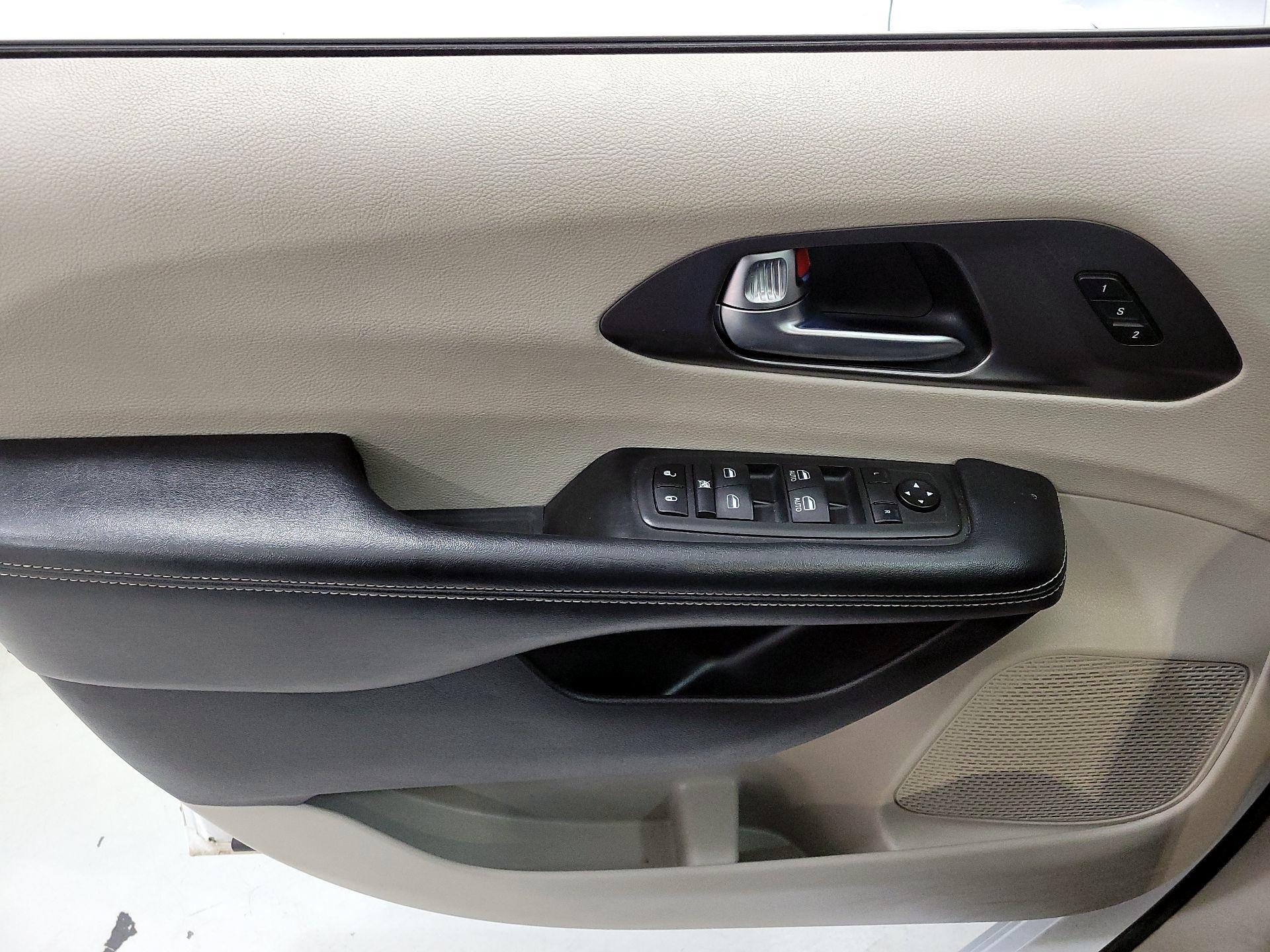 Thumbnail: 2022 Chrysler Pacifica - 12