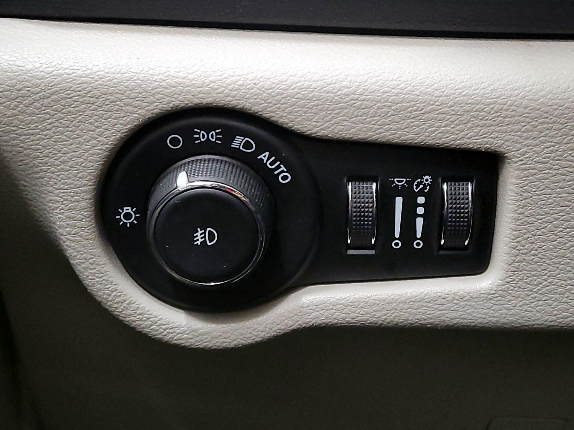 Thumbnail: 2022 Chrysler Pacifica - 13