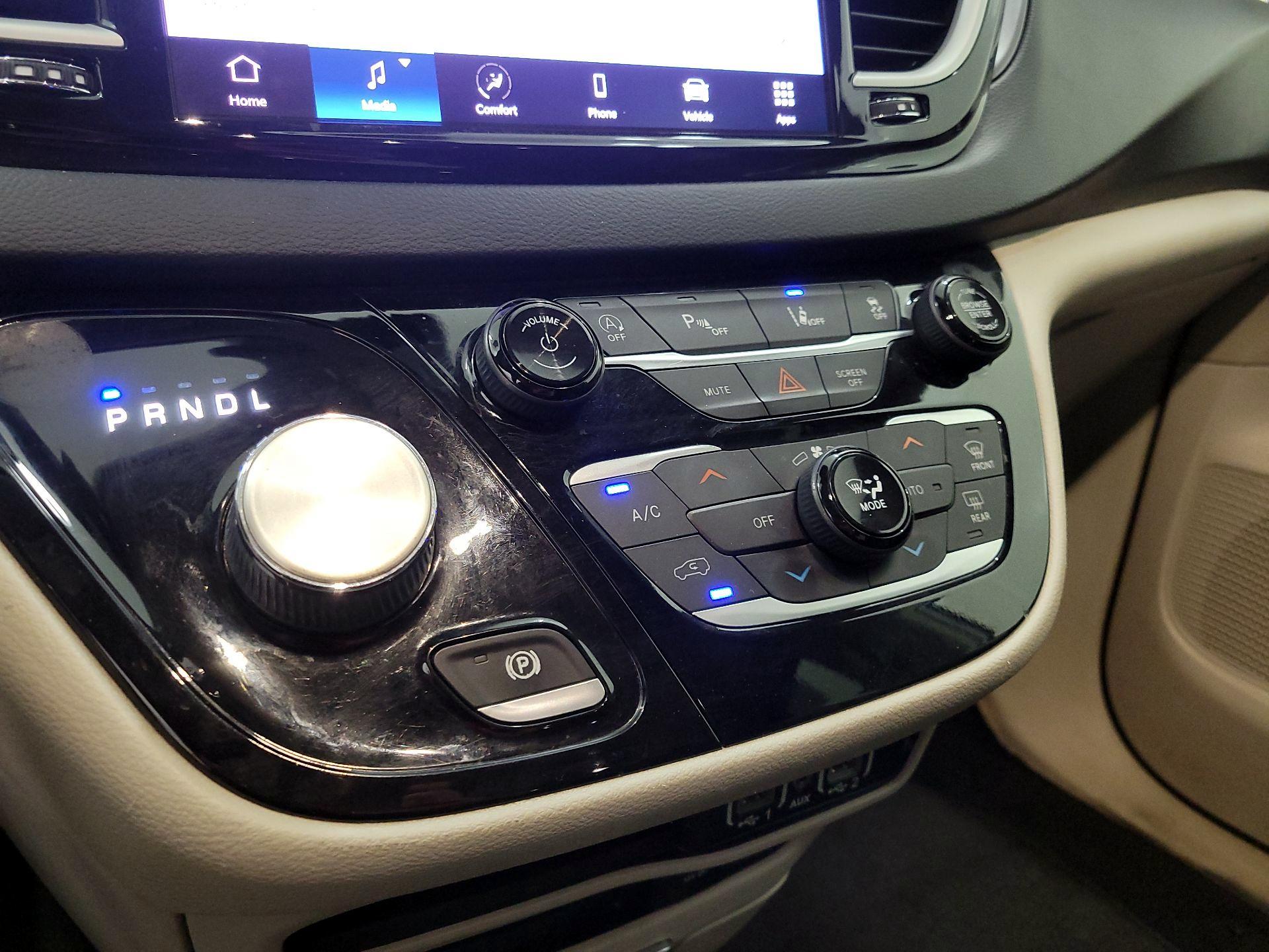 Thumbnail: 2022 Chrysler Pacifica - 16