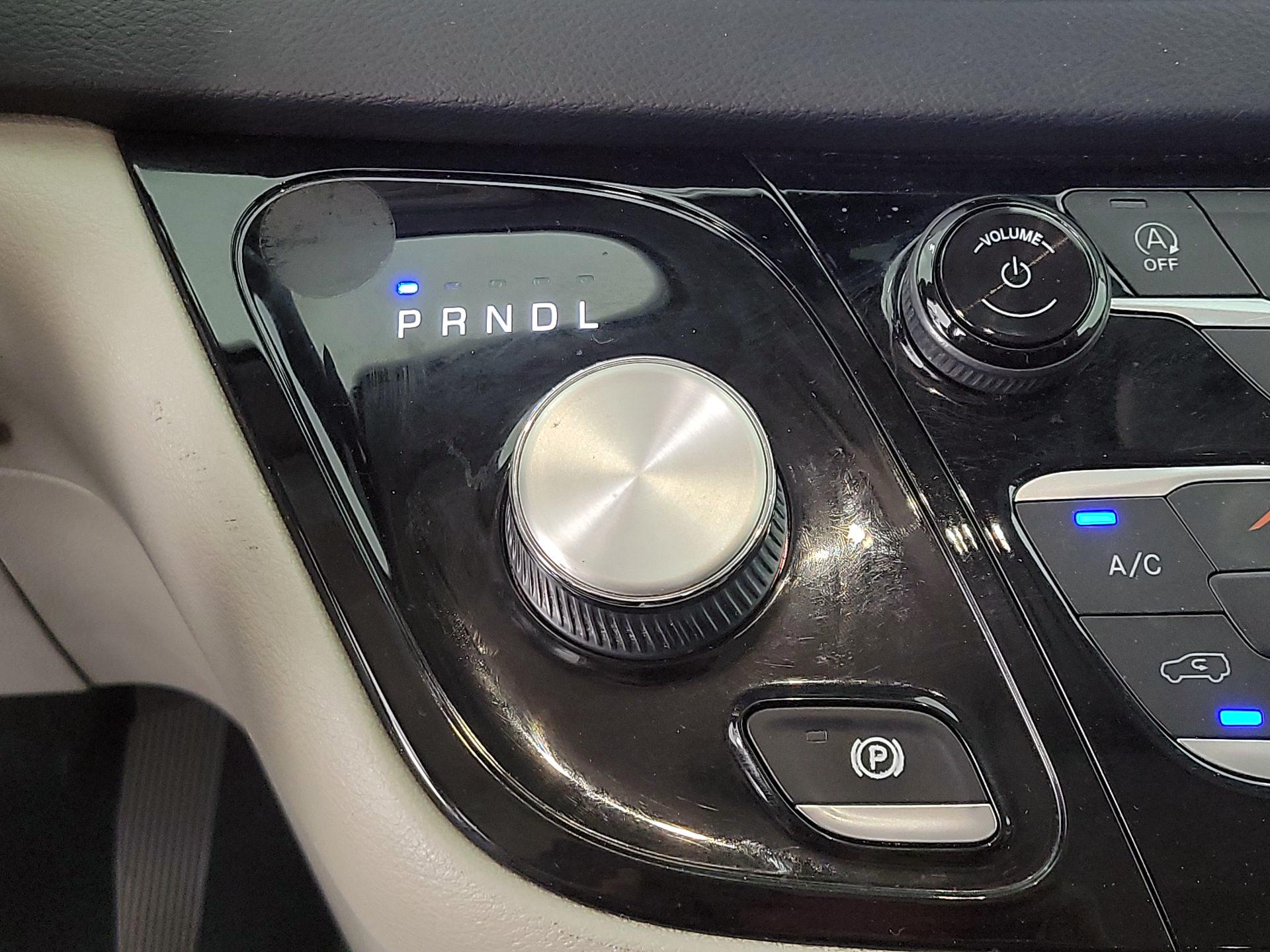 Thumbnail: 2022 Chrysler Pacifica - 17