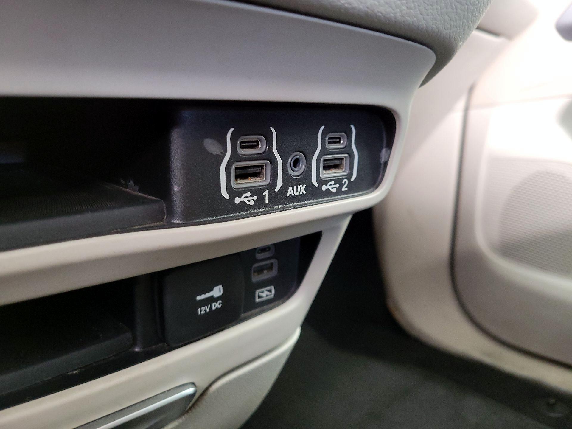 Thumbnail: 2022 Chrysler Pacifica - 18