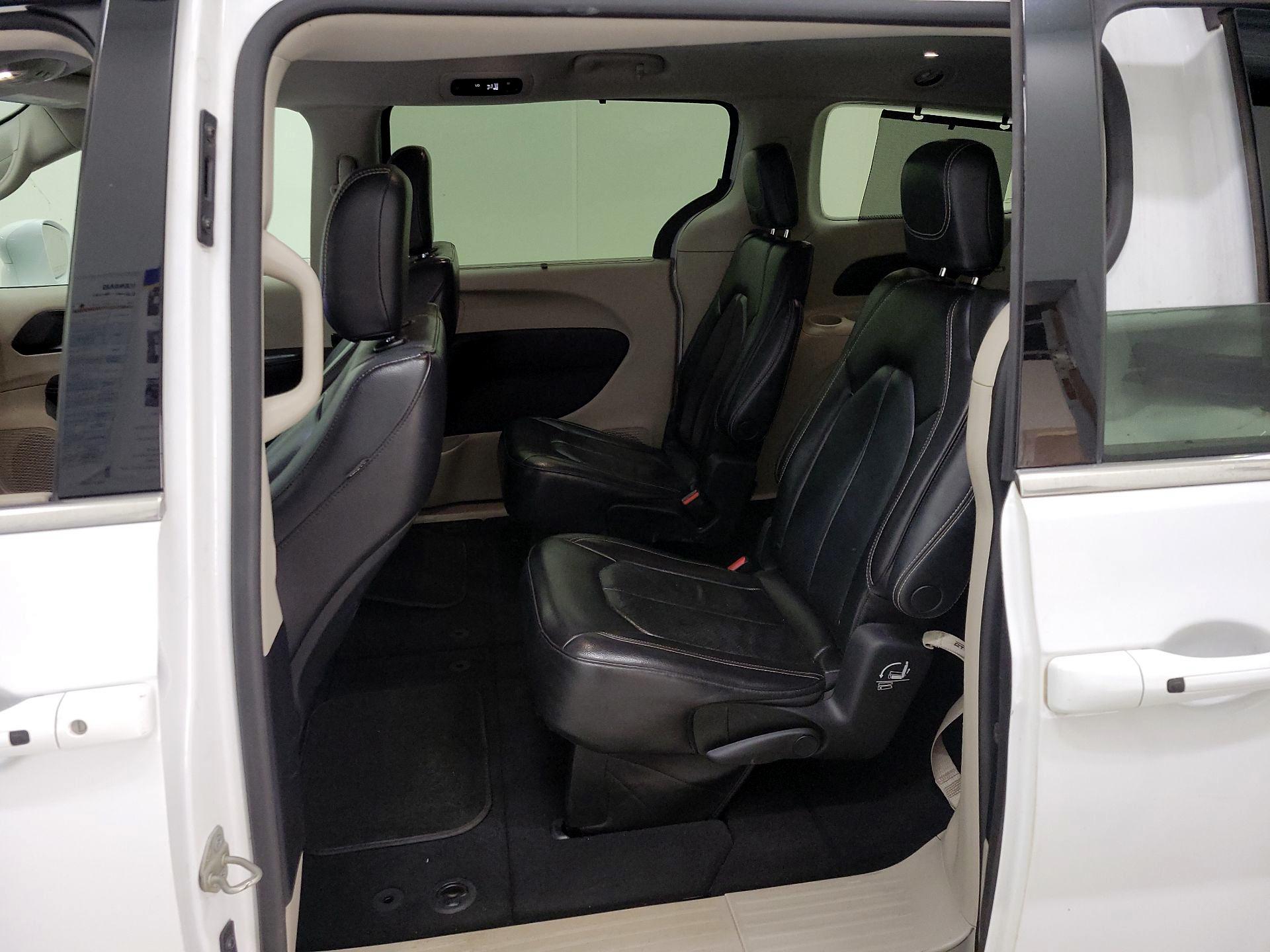 Thumbnail: 2022 Chrysler Pacifica - 19