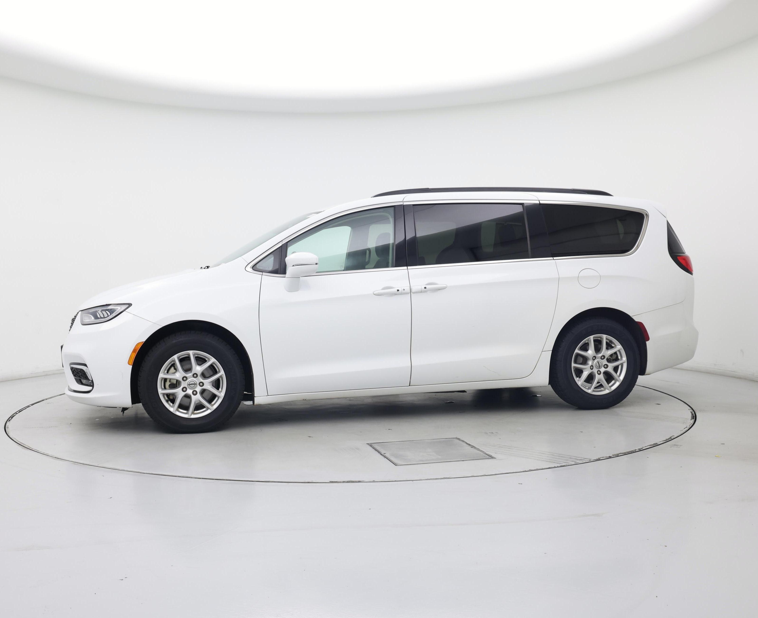 Thumbnail: 2022 Chrysler Pacifica - 3