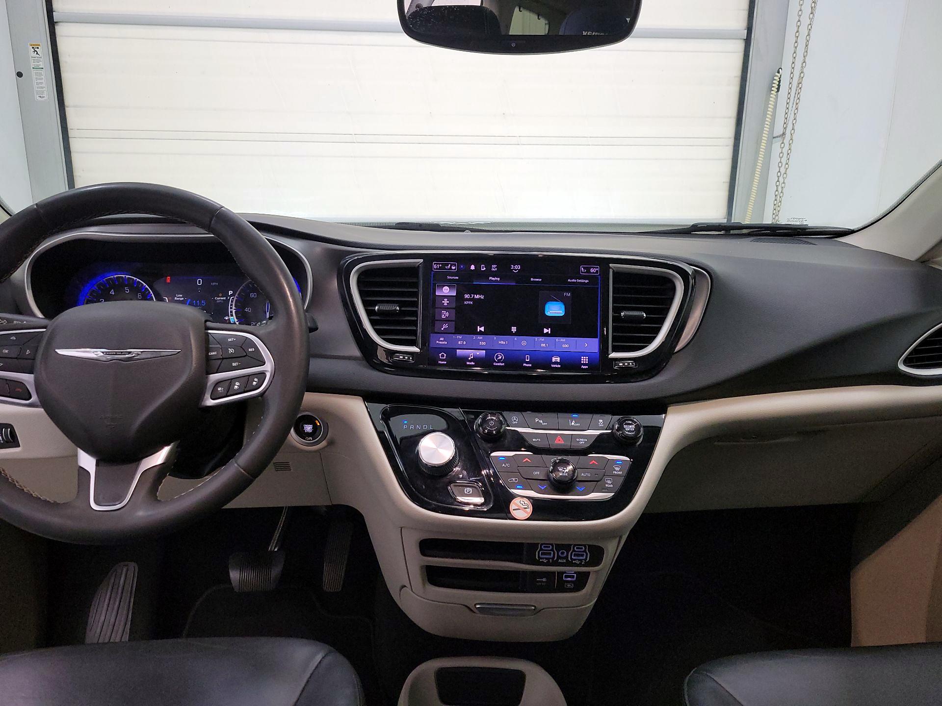 Thumbnail: 2022 Chrysler Pacifica - 9