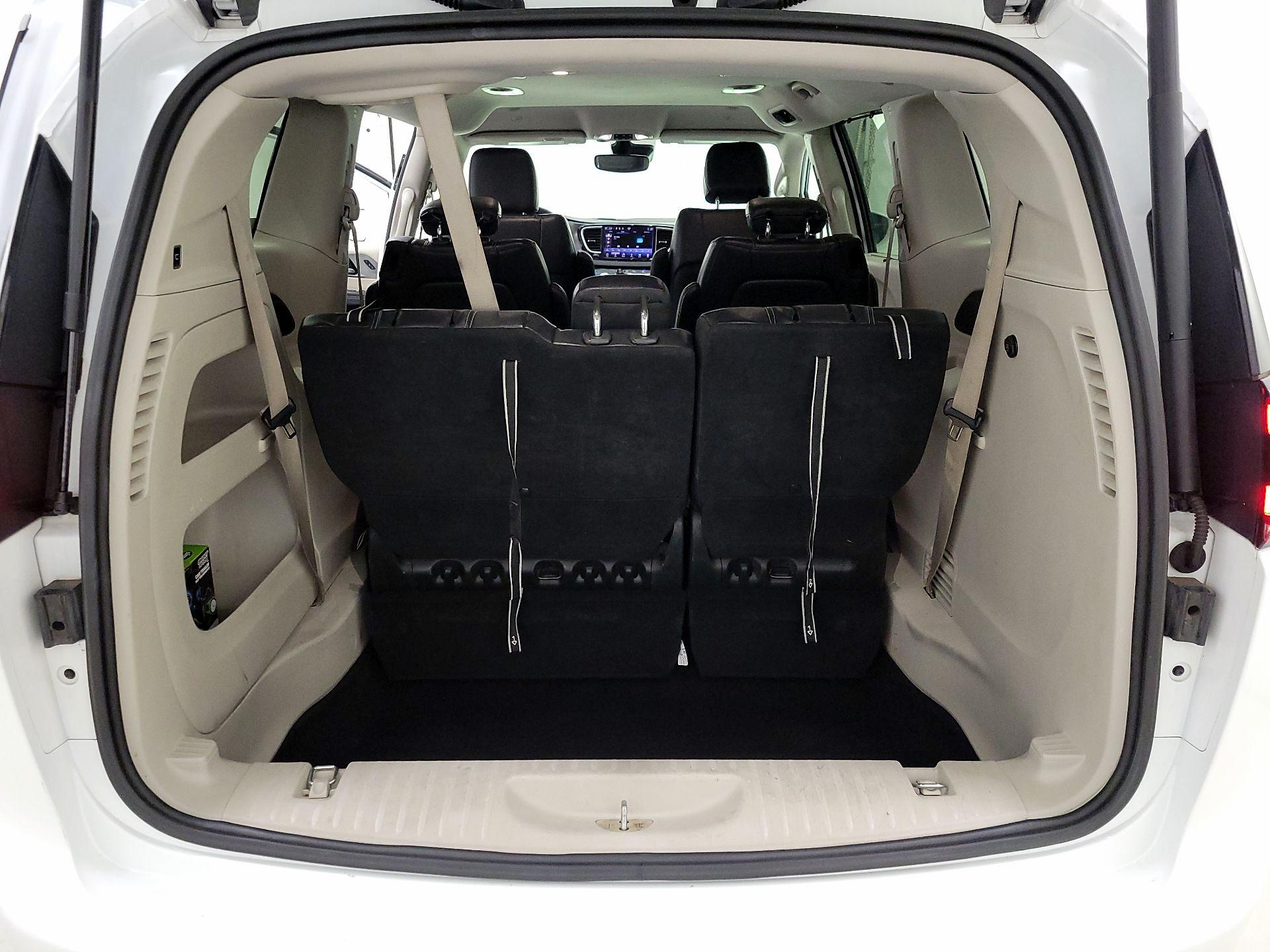 Thumbnail: 2022 Chrysler Pacifica - 20