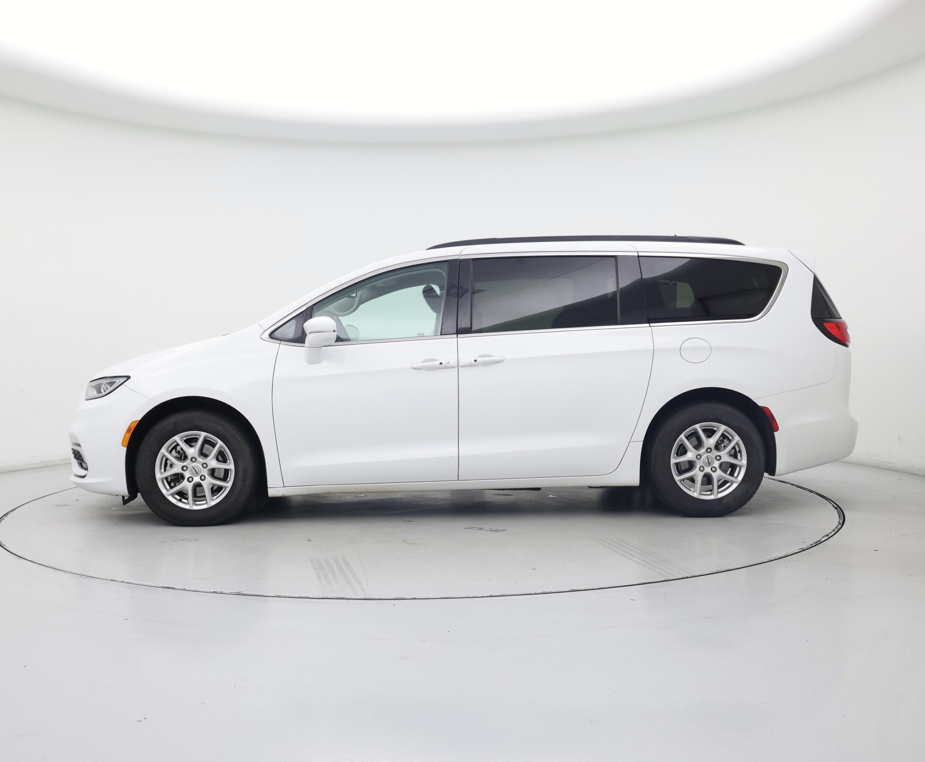 Thumbnail: 2022 Chrysler Pacifica - 3