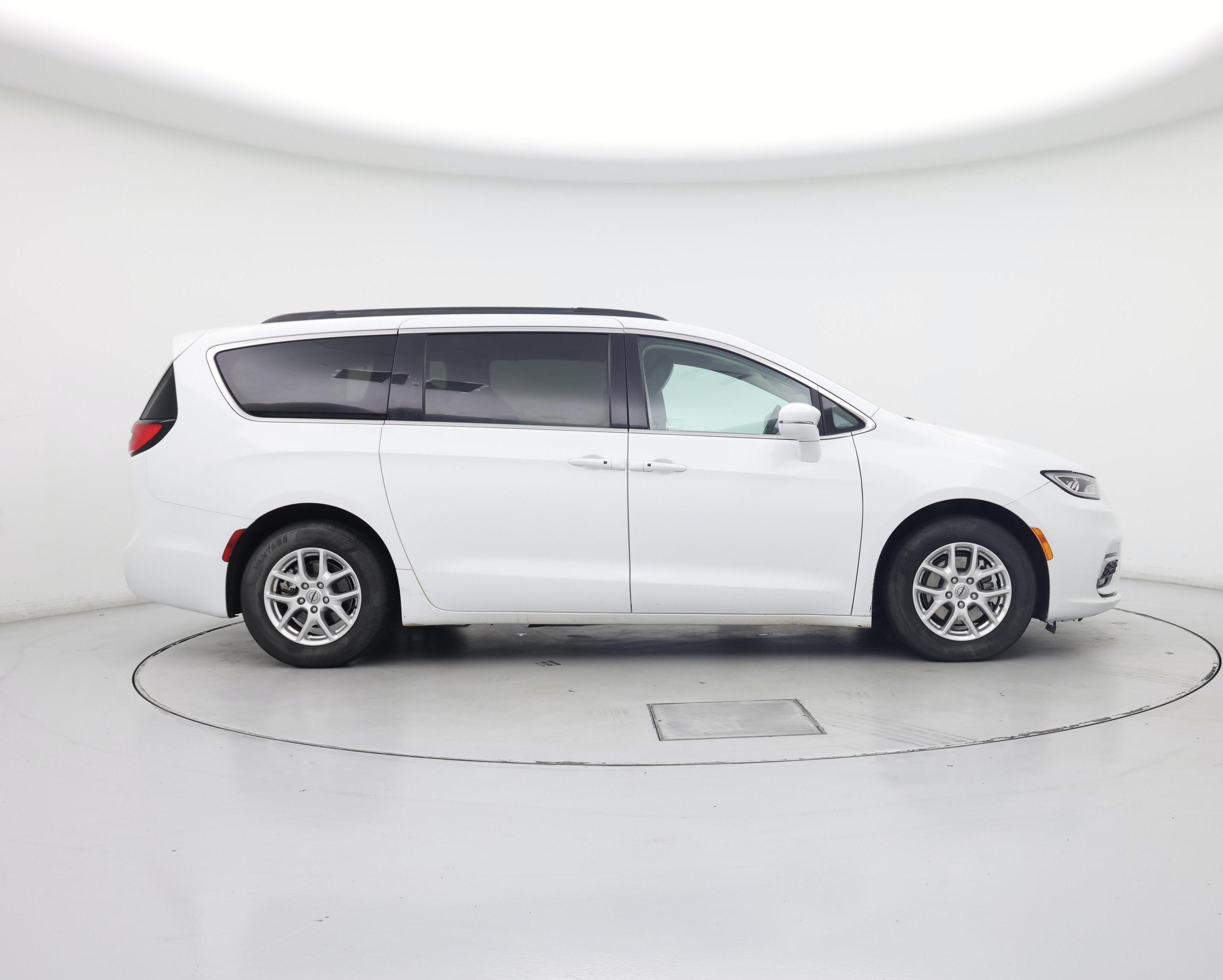 Thumbnail: 2022 Chrysler Pacifica - 7