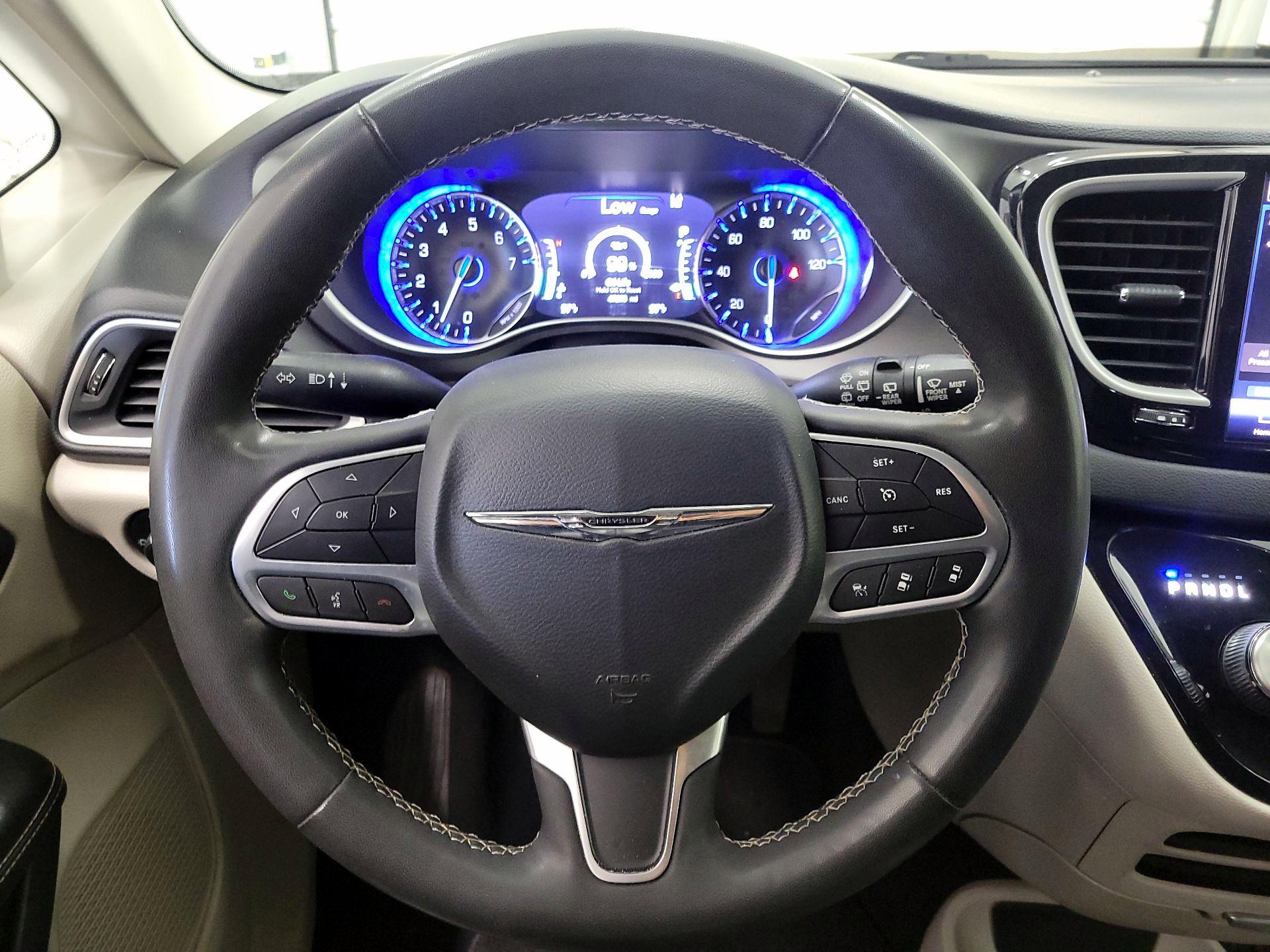 Thumbnail: 2022 Chrysler Pacifica - 10