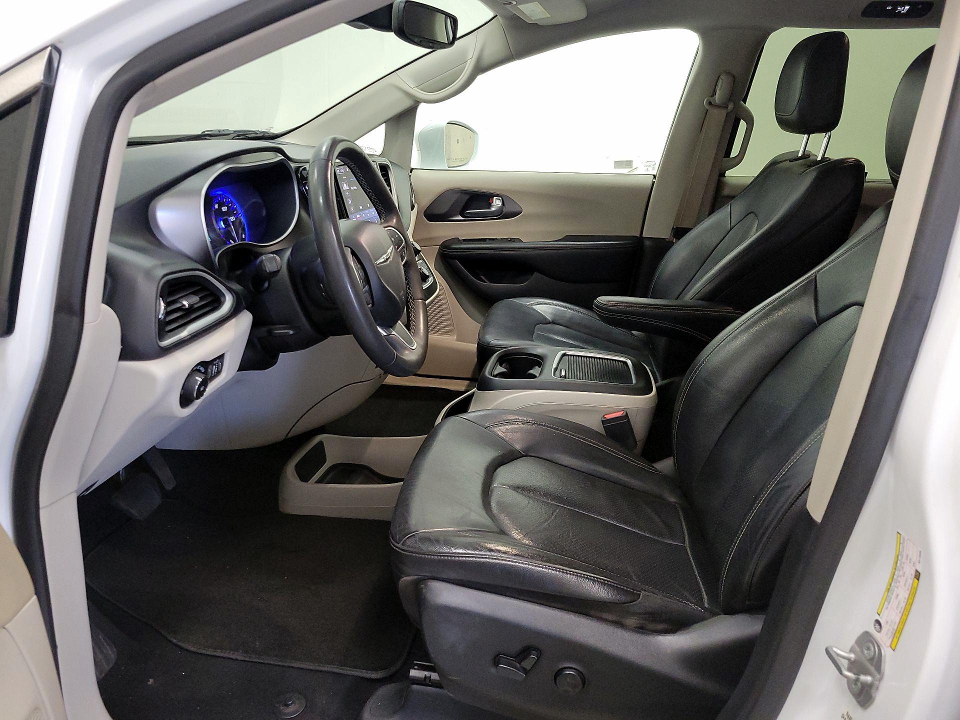 Thumbnail: 2022 Chrysler Pacifica - 11