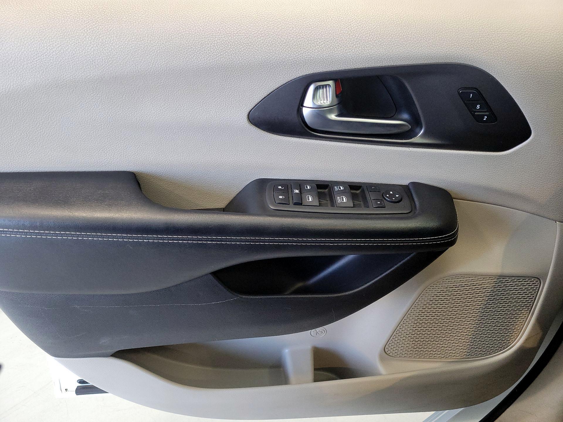 Thumbnail: 2022 Chrysler Pacifica - 12