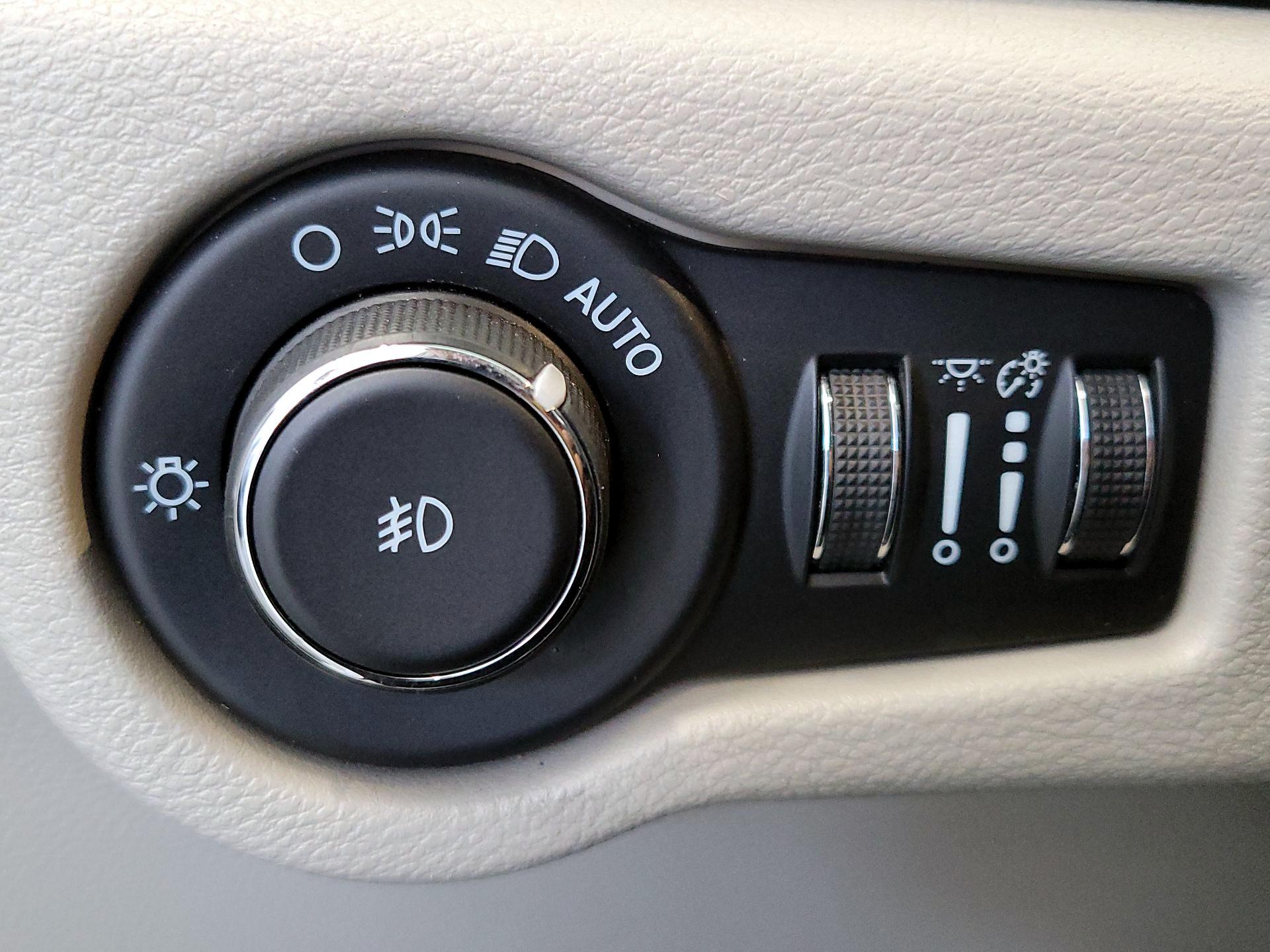 Thumbnail: 2022 Chrysler Pacifica - 13