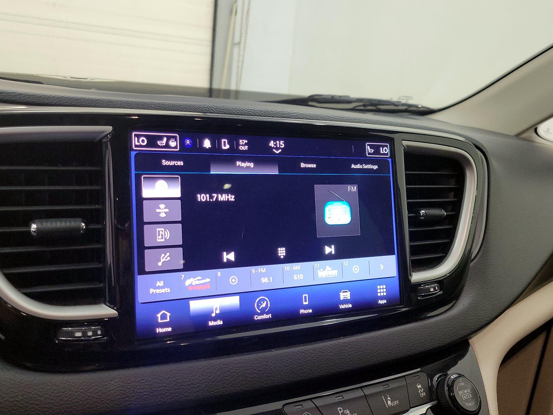 Thumbnail: 2022 Chrysler Pacifica - 15