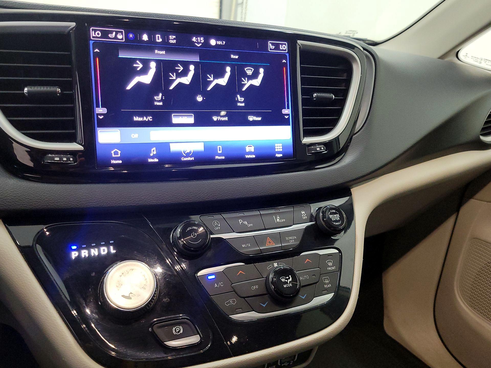 Thumbnail: 2022 Chrysler Pacifica - 16