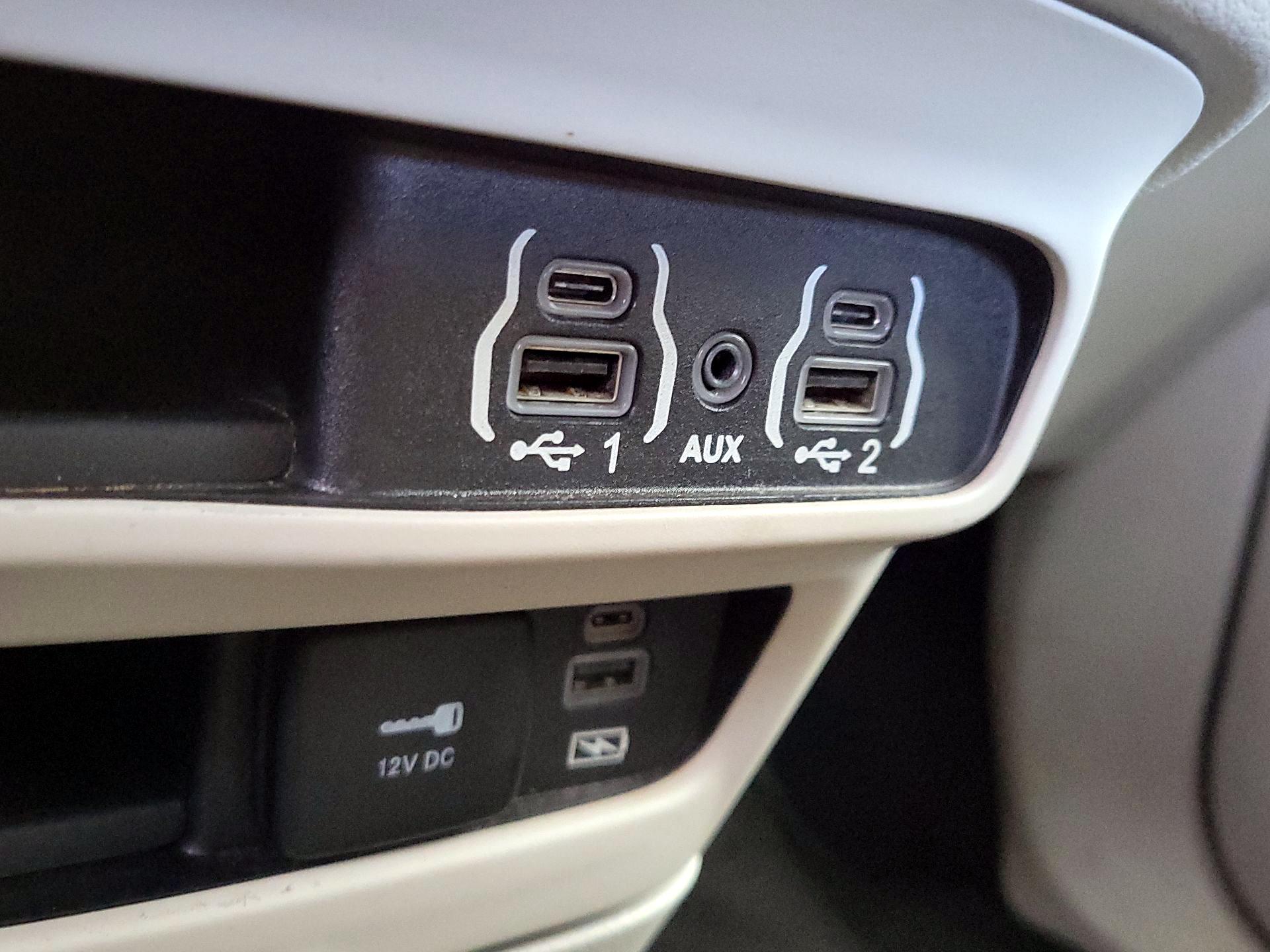 Thumbnail: 2022 Chrysler Pacifica - 18