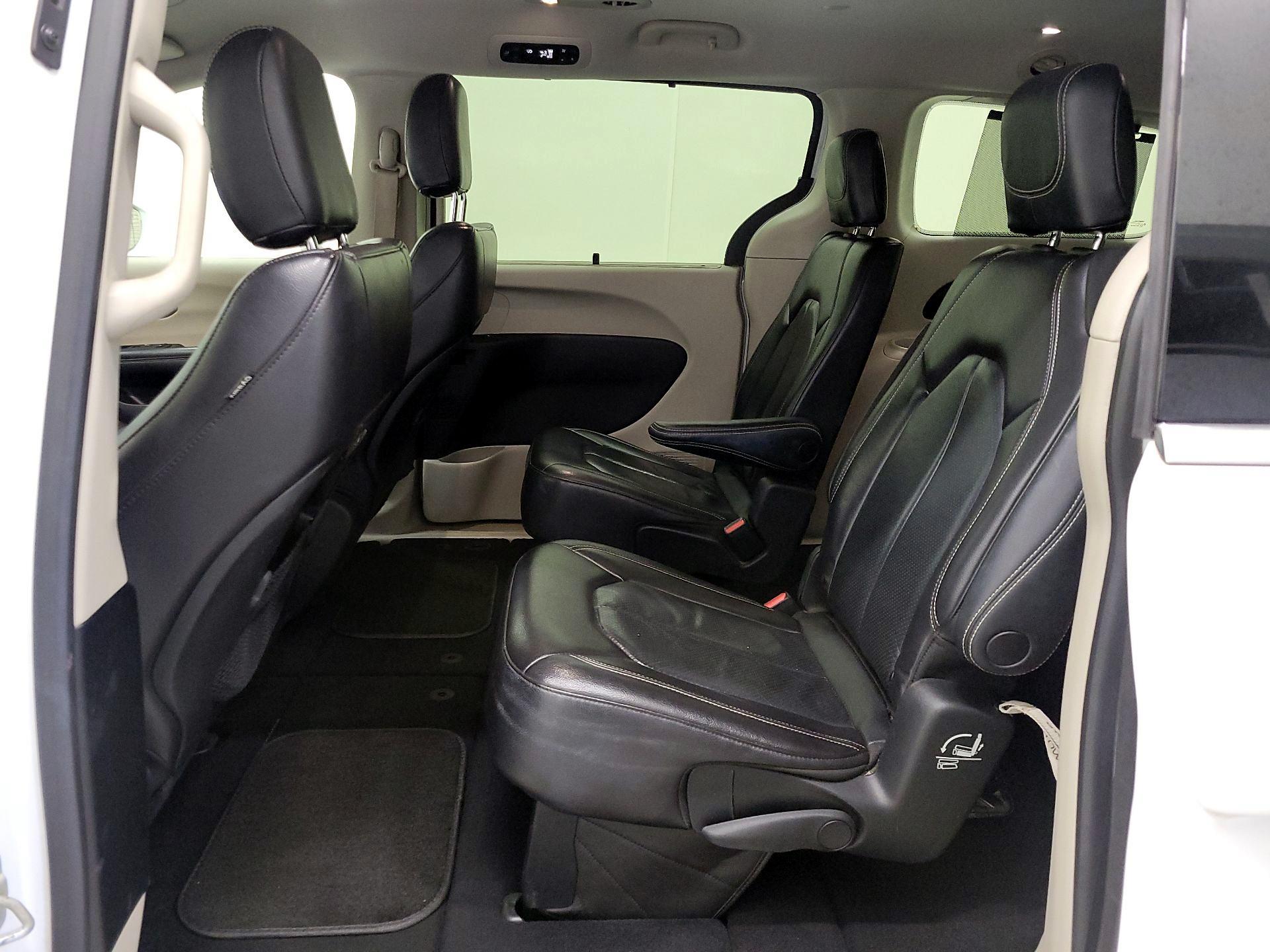 Thumbnail: 2022 Chrysler Pacifica - 19