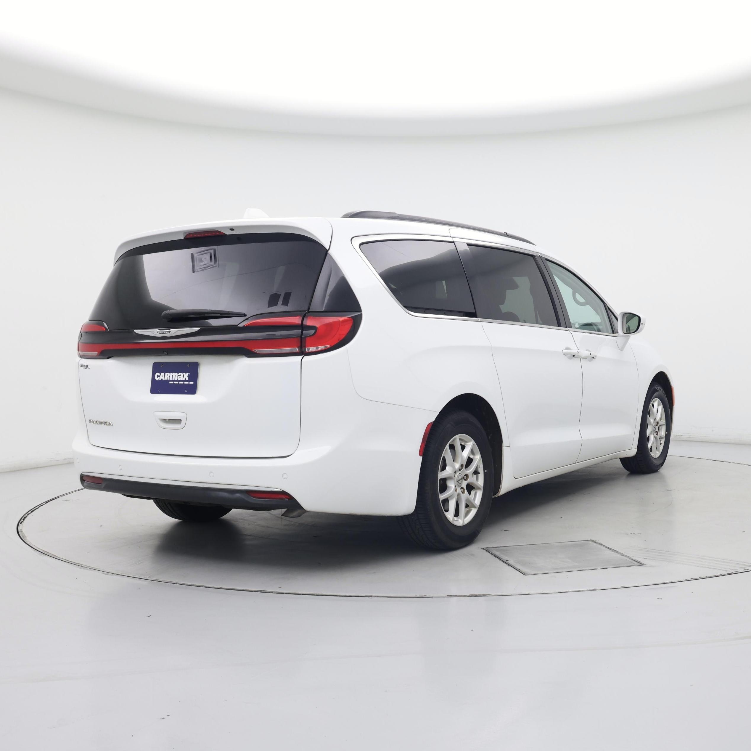 Thumbnail: 2022 Chrysler Pacifica - 8