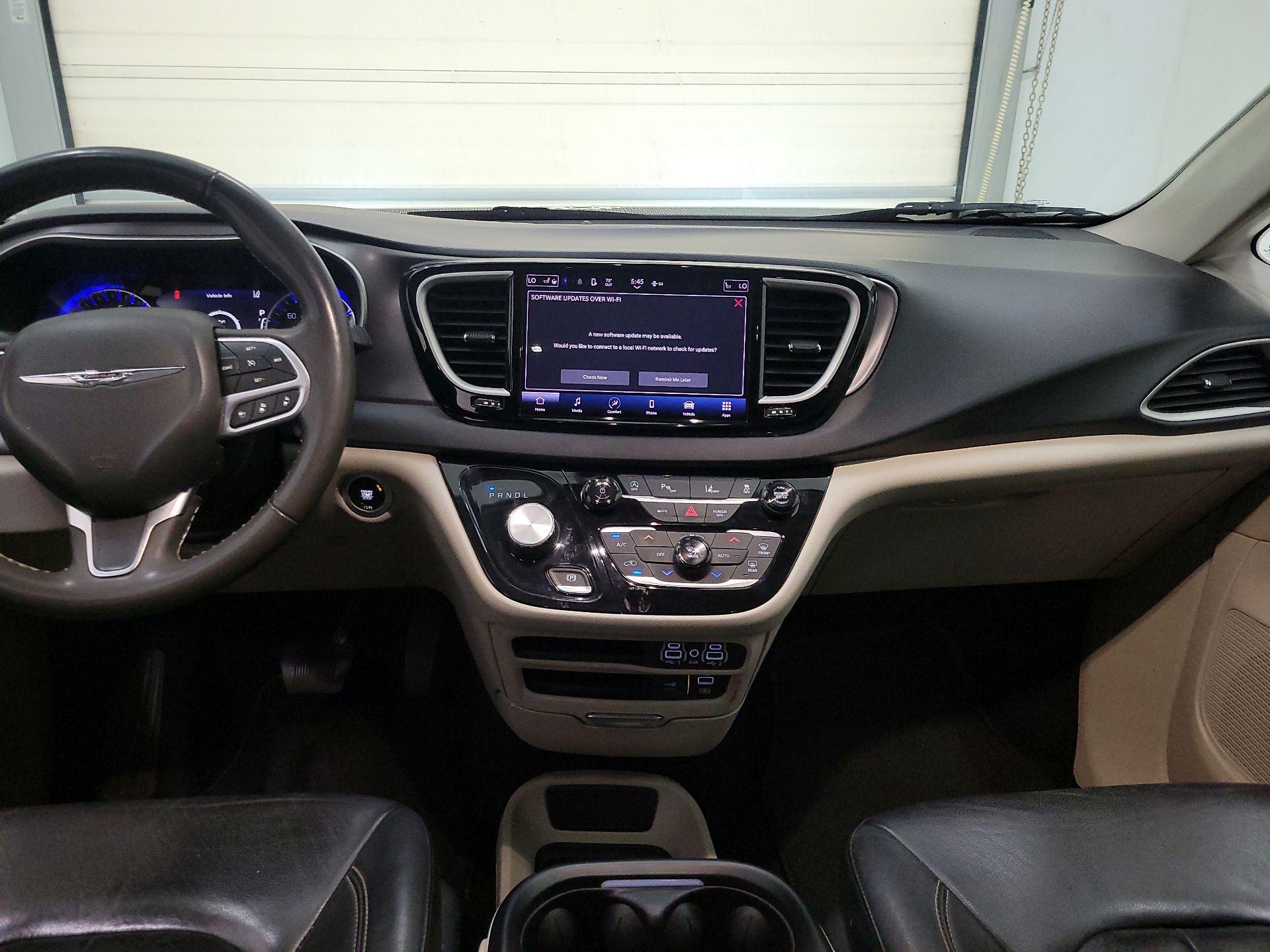 Thumbnail: 2022 Chrysler Pacifica - 9