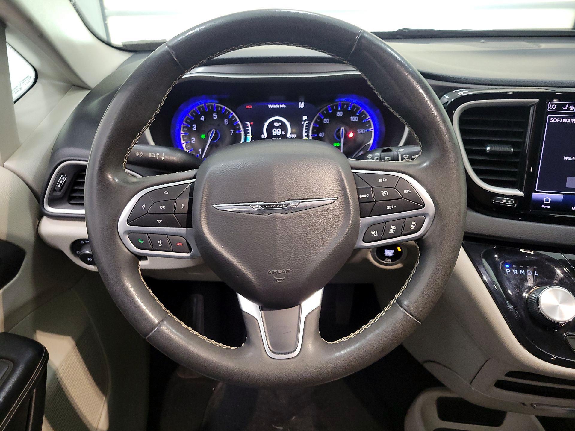 Thumbnail: 2022 Chrysler Pacifica - 10