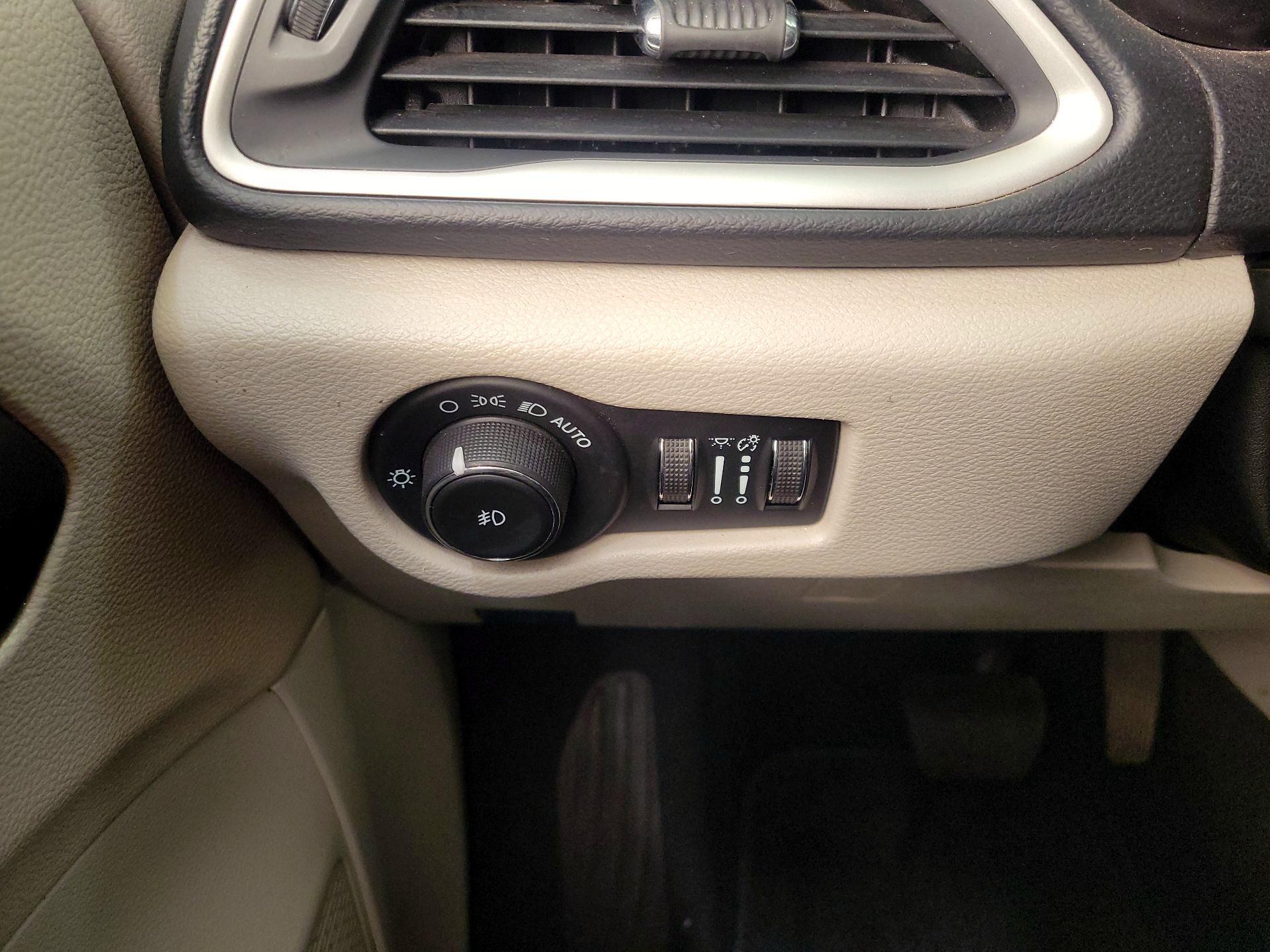 Thumbnail: 2022 Chrysler Pacifica - 13