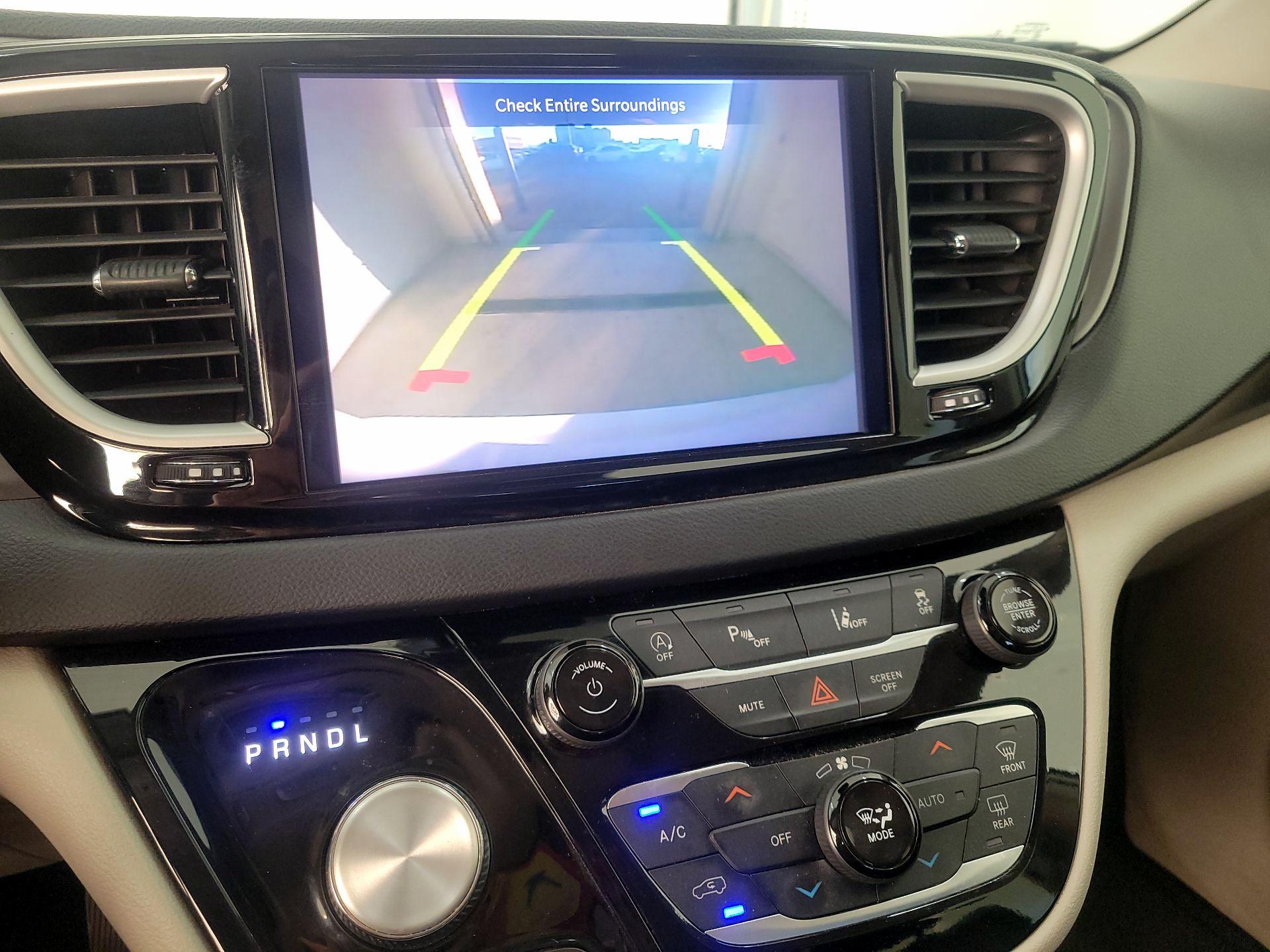 Thumbnail: 2022 Chrysler Pacifica - 14