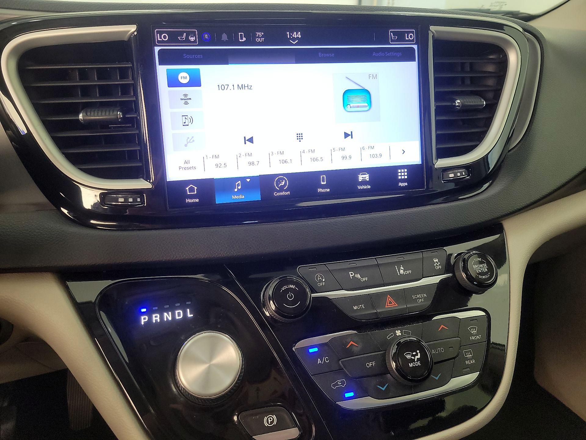 Thumbnail: 2022 Chrysler Pacifica - 15