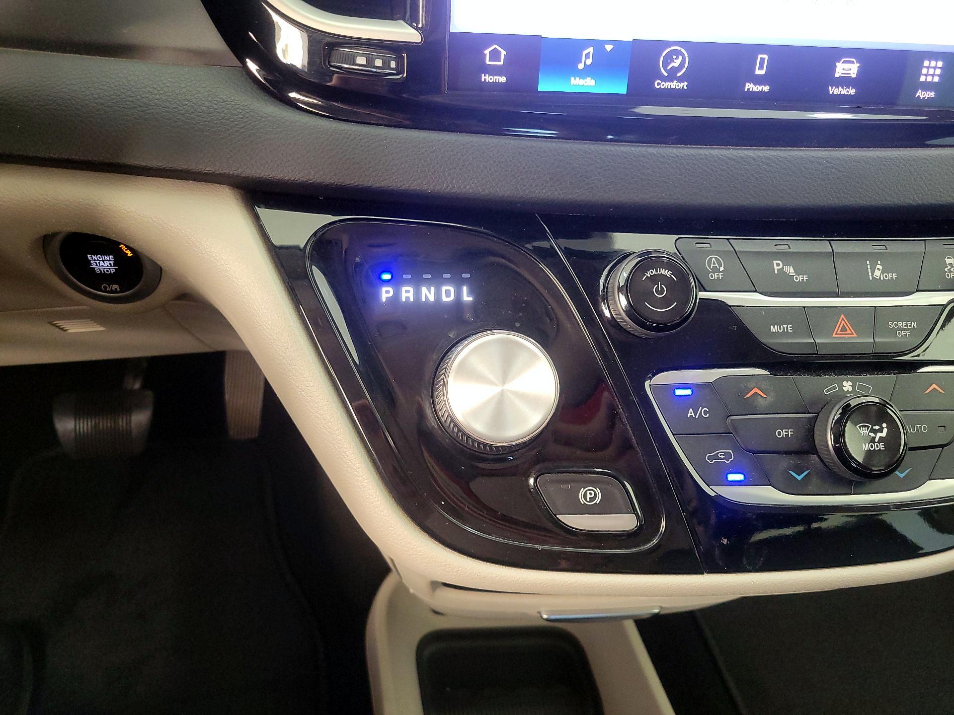 Thumbnail: 2022 Chrysler Pacifica - 17