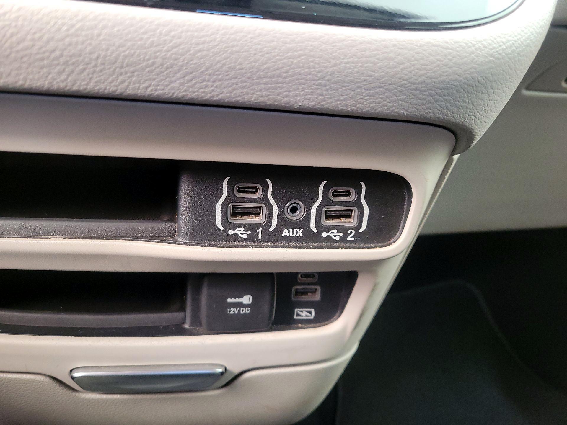 Thumbnail: 2022 Chrysler Pacifica - 18