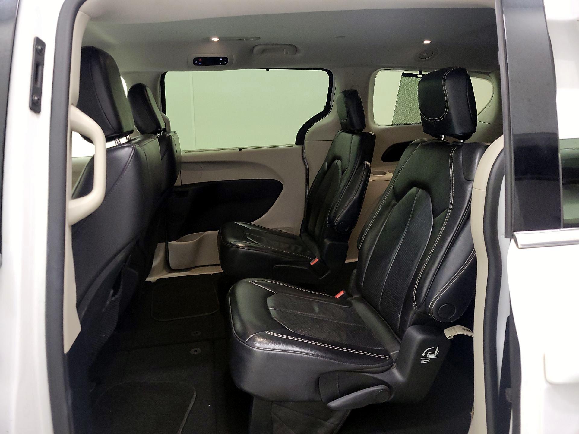 Thumbnail: 2022 Chrysler Pacifica - 19