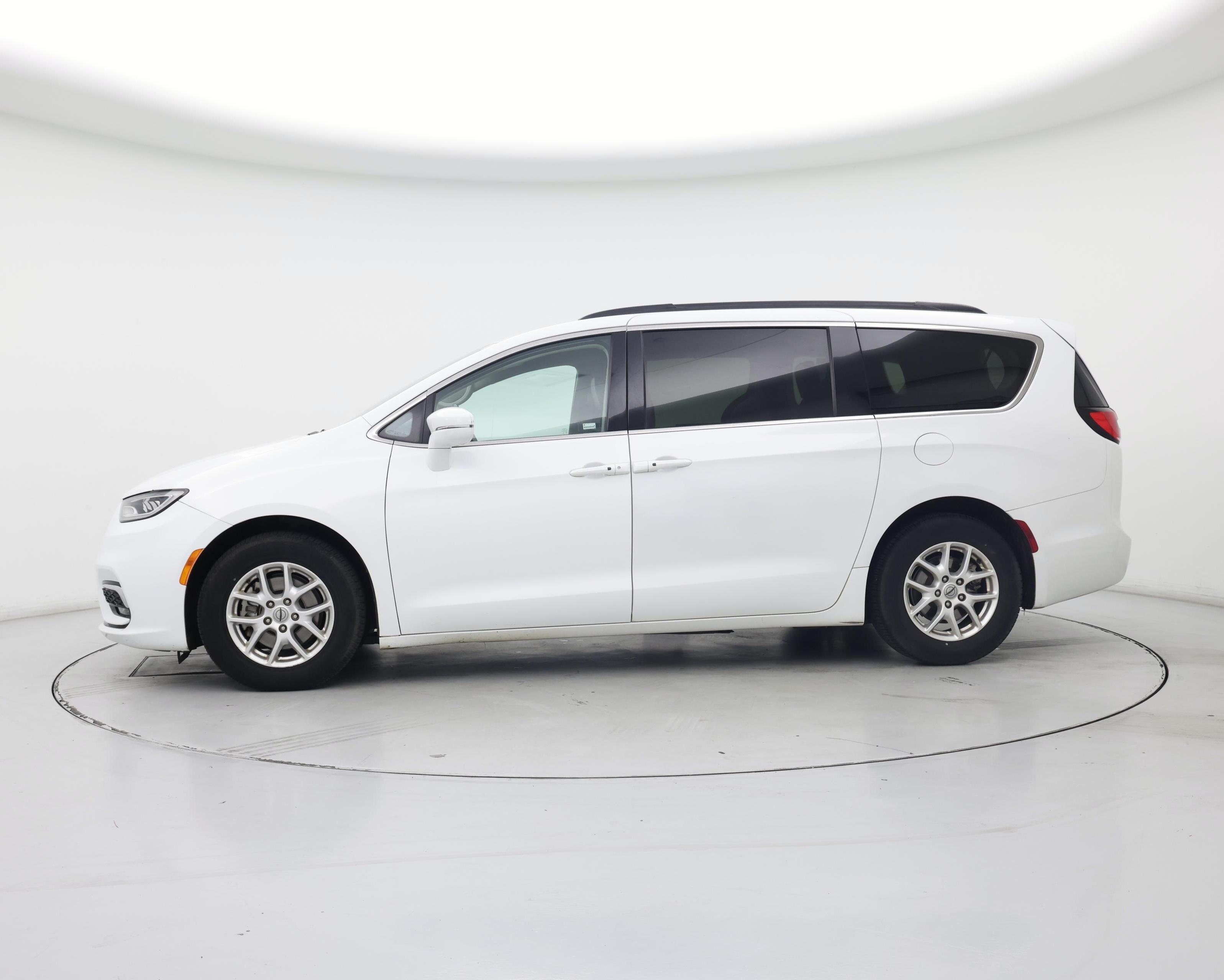 Thumbnail: 2022 Chrysler Pacifica - 3