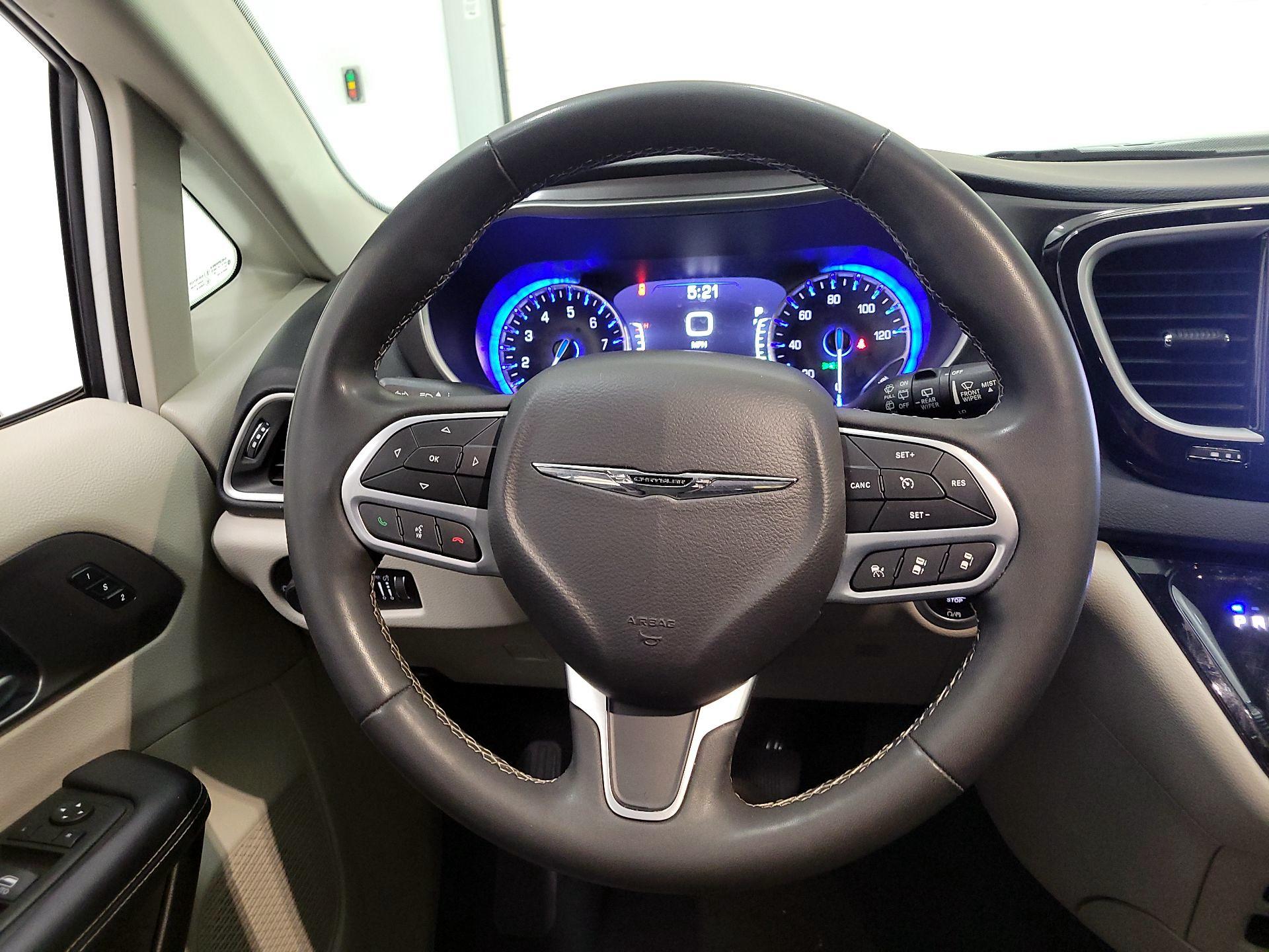 Thumbnail: 2023 Chrysler Pacifica - 10