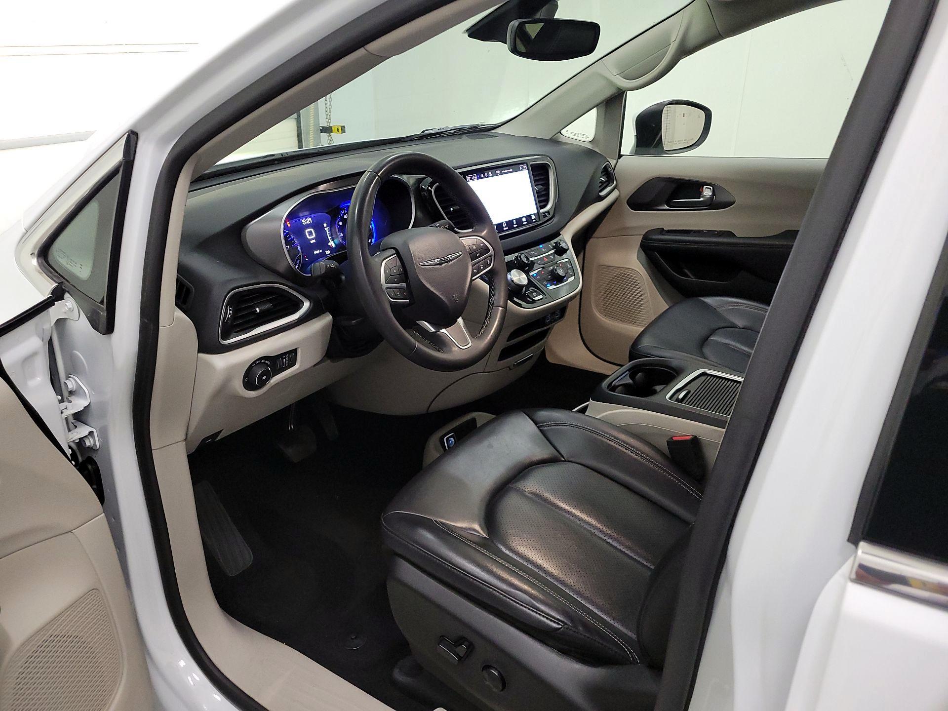 Thumbnail: 2023 Chrysler Pacifica - 11