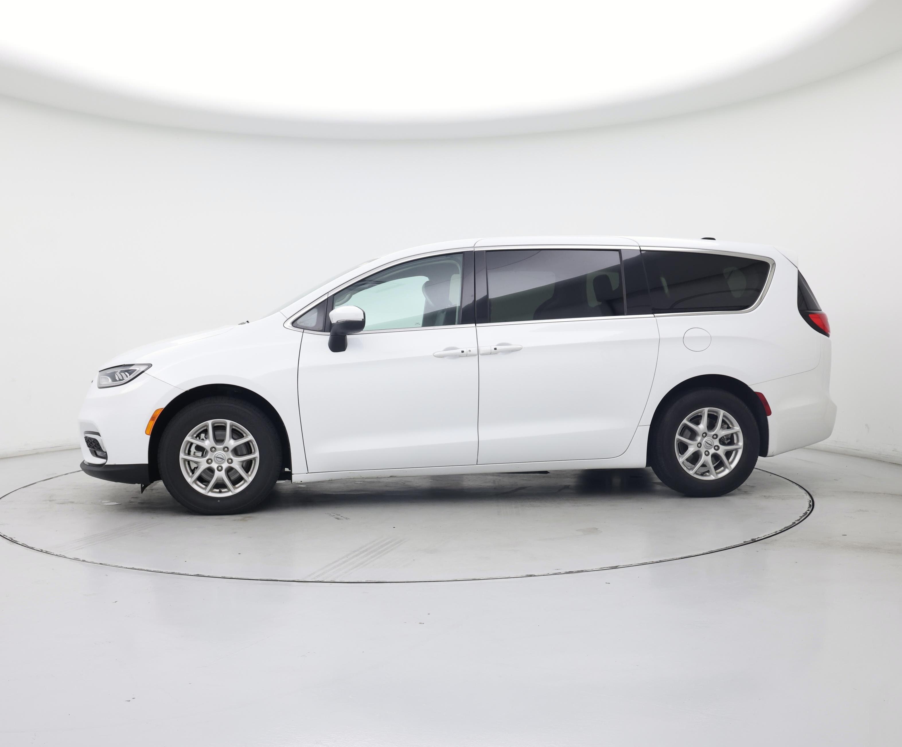 Thumbnail: 2023 Chrysler Pacifica - 3