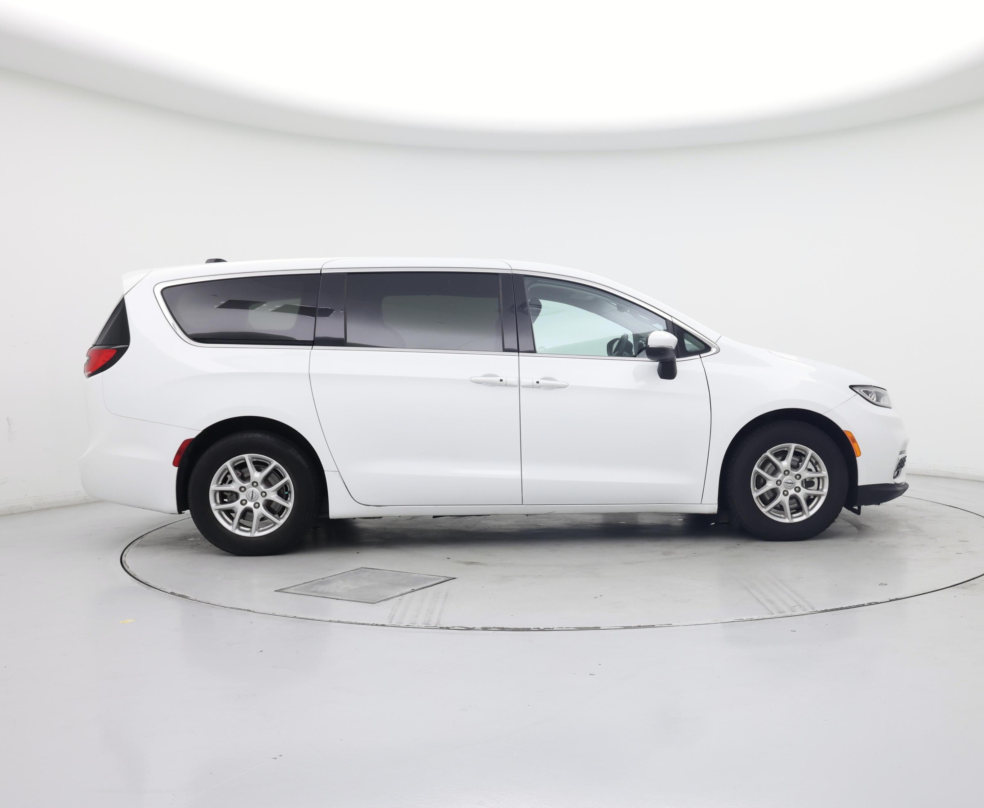 Thumbnail: 2023 Chrysler Pacifica - 7