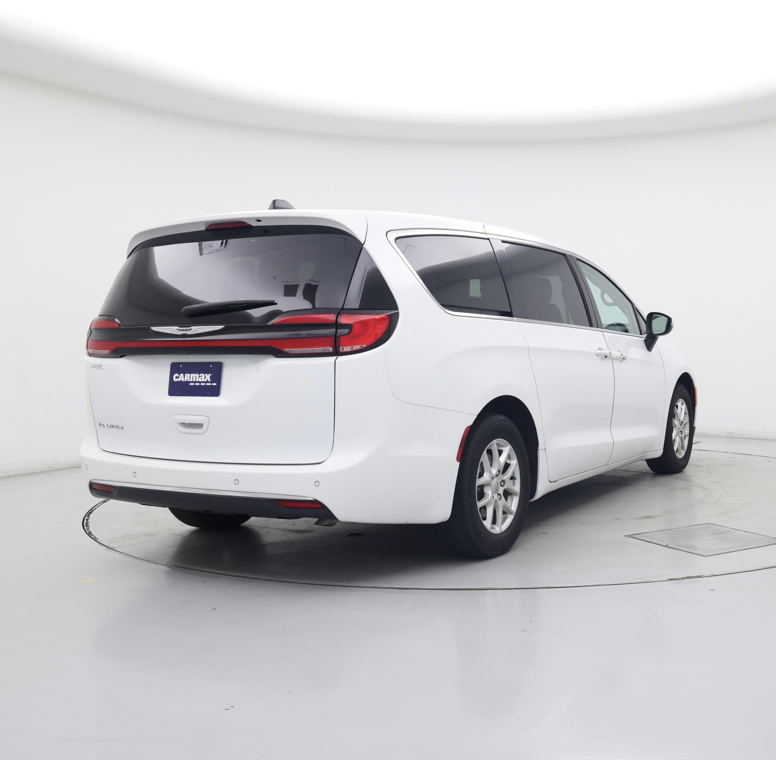 Thumbnail: 2023 Chrysler Pacifica - 8