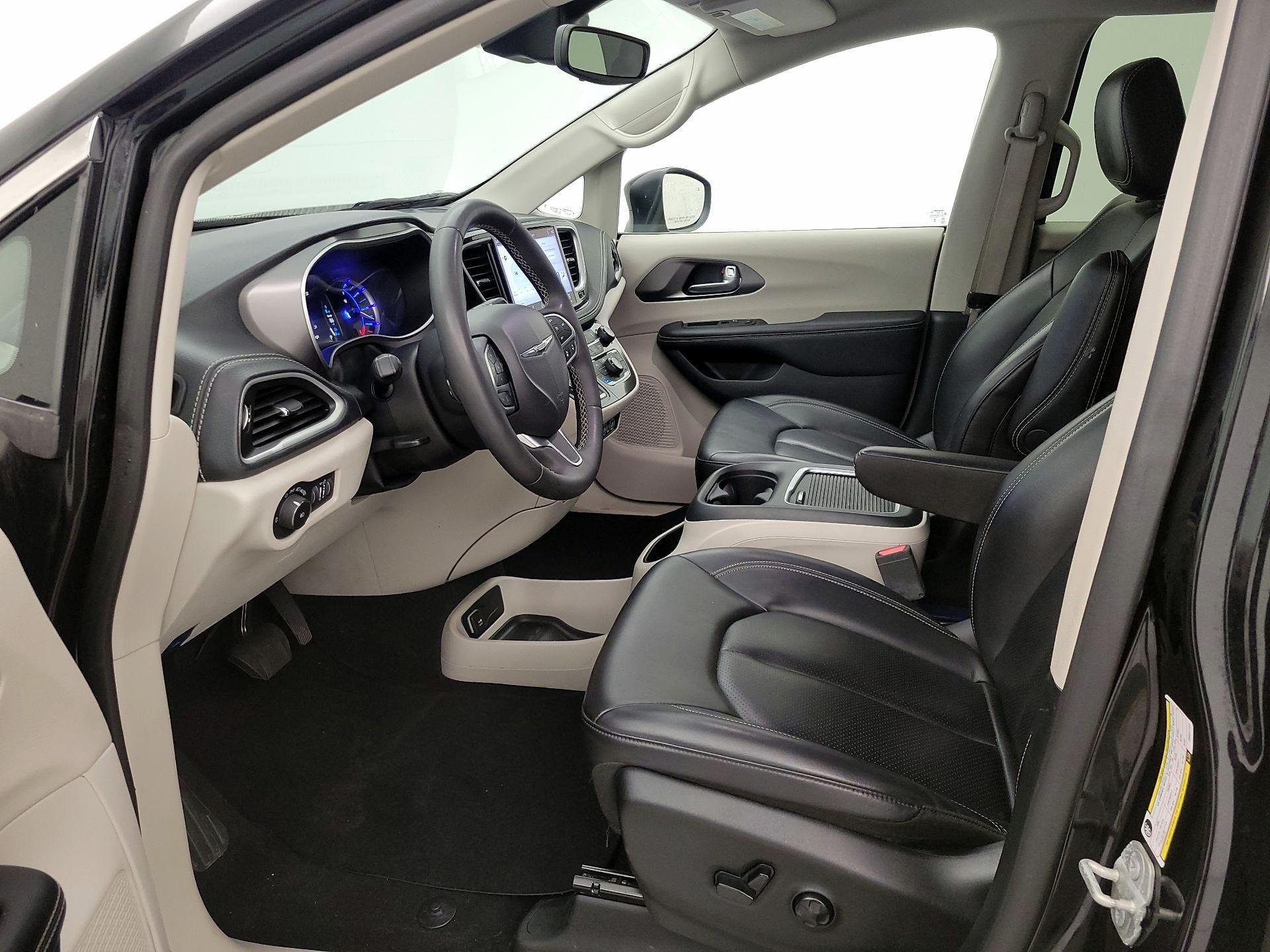 Thumbnail: 2023 Chrysler Pacifica - 11