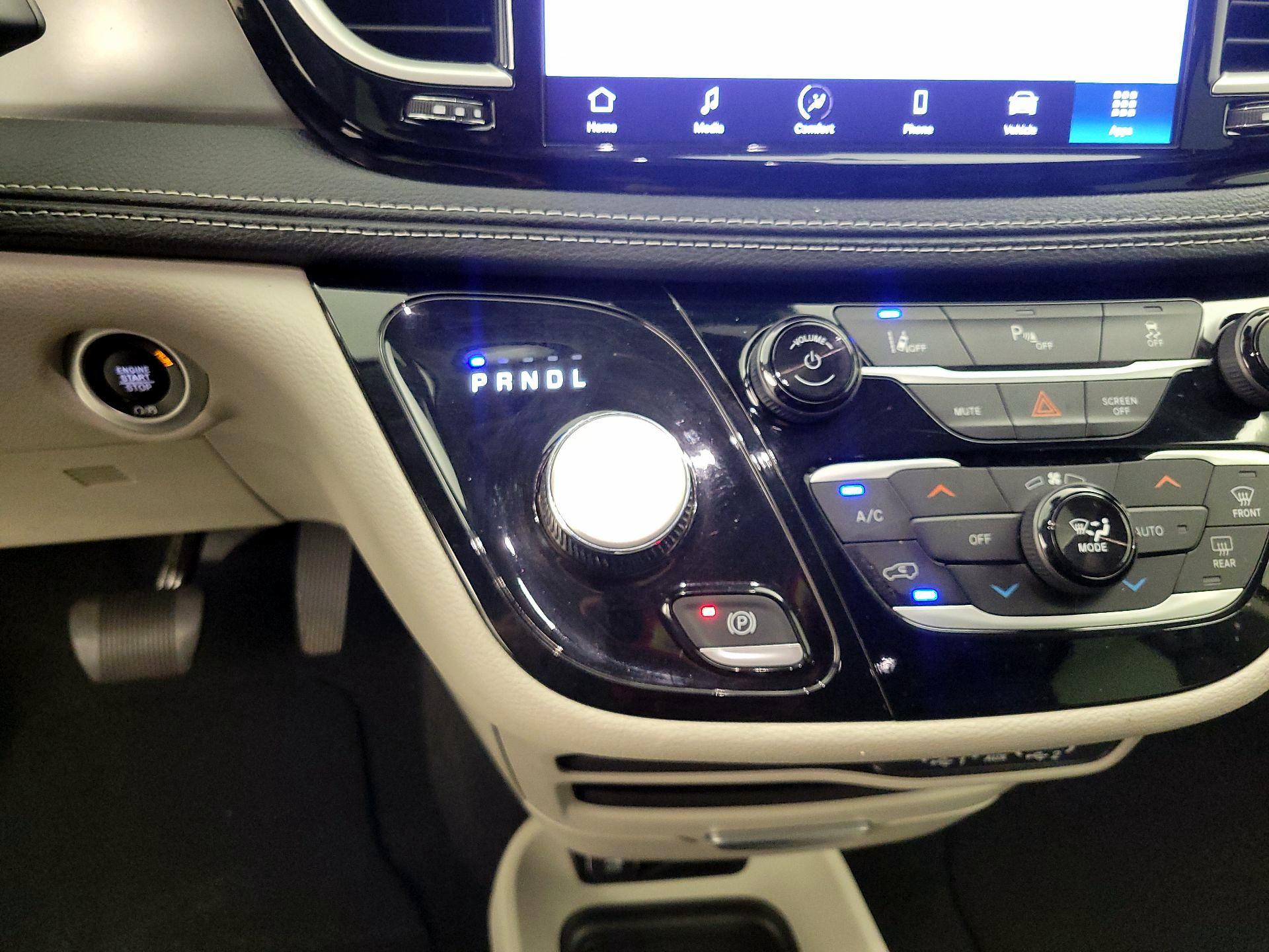 Thumbnail: 2023 Chrysler Pacifica - 17