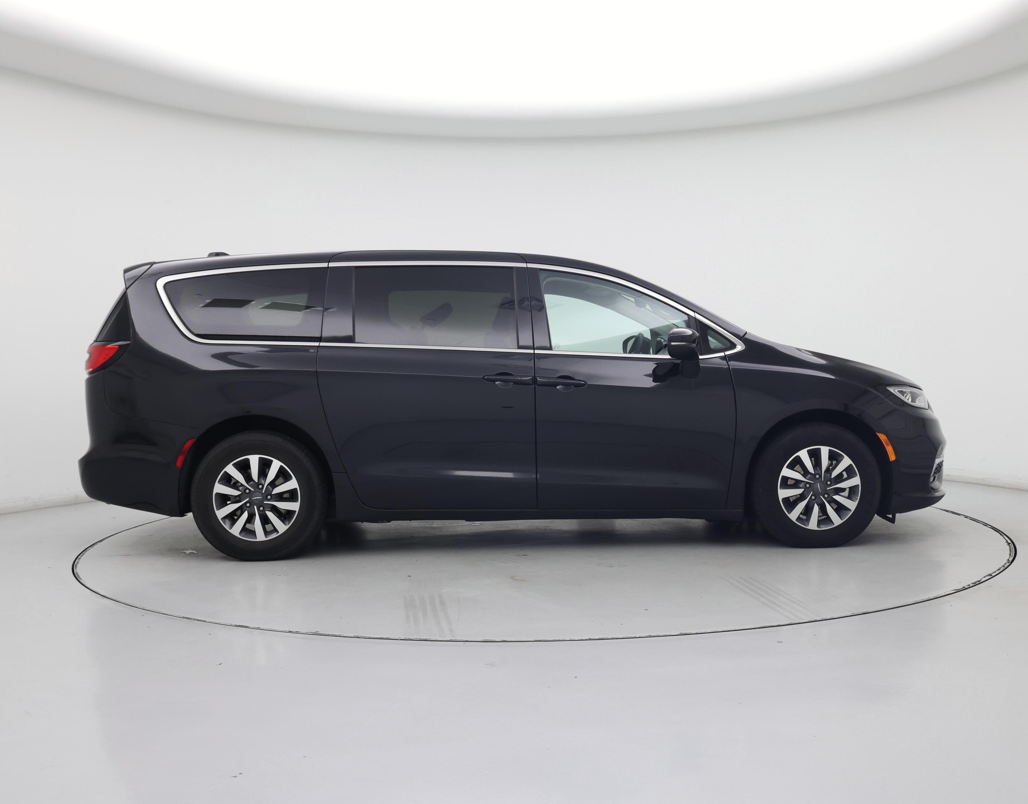 Thumbnail: 2023 Chrysler Pacifica - 7