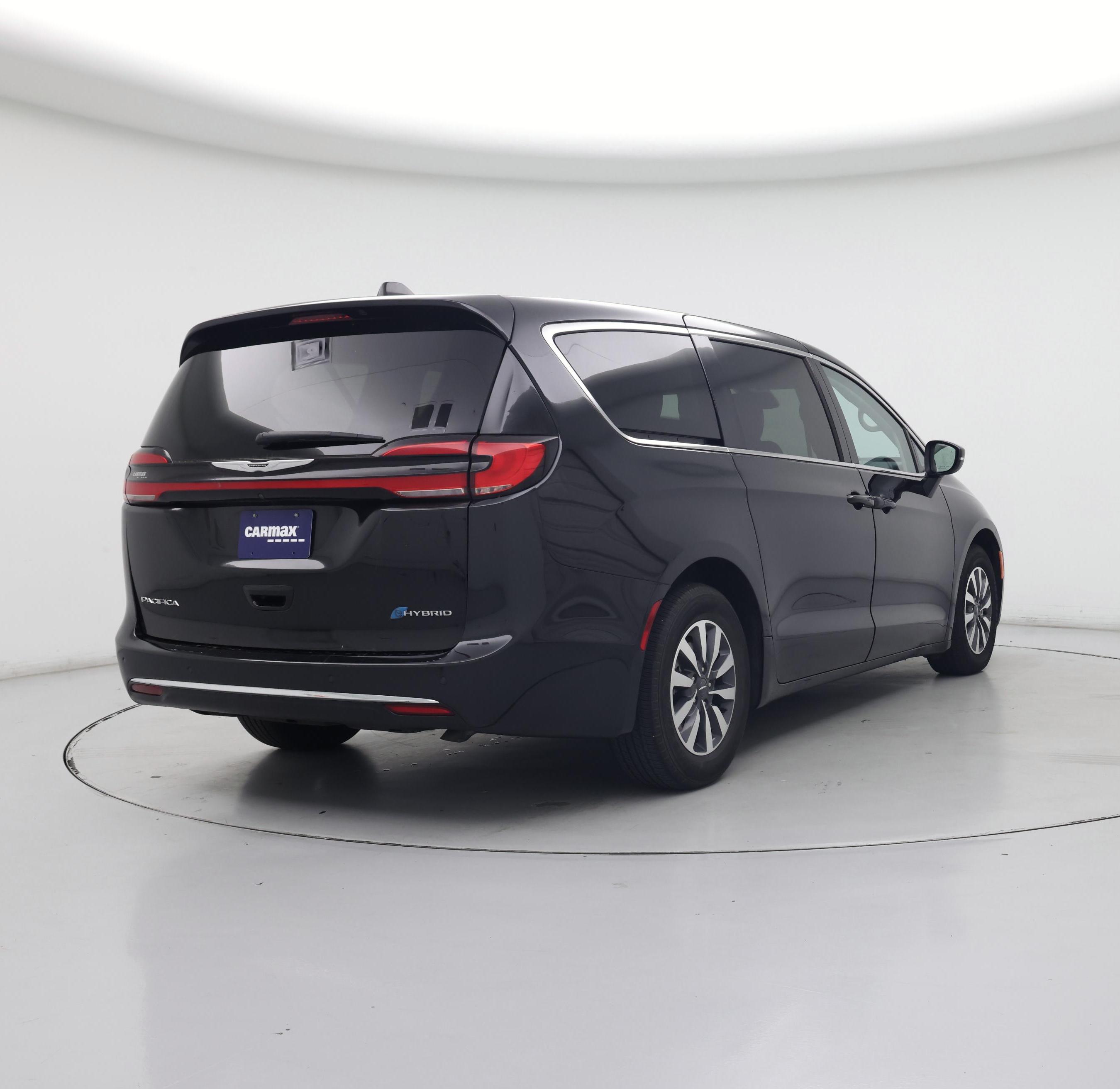 Thumbnail: 2023 Chrysler Pacifica - 8