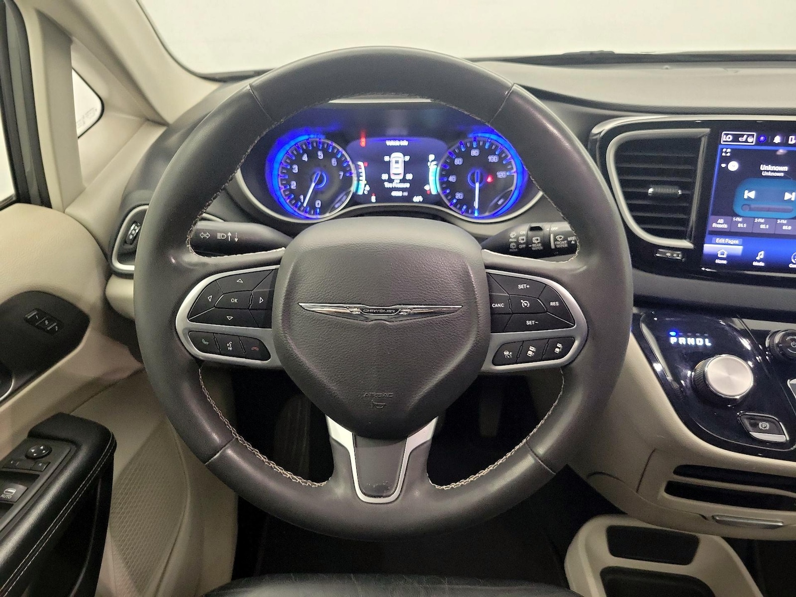 2022 Chrysler Pacifica Touring L - Photo 11