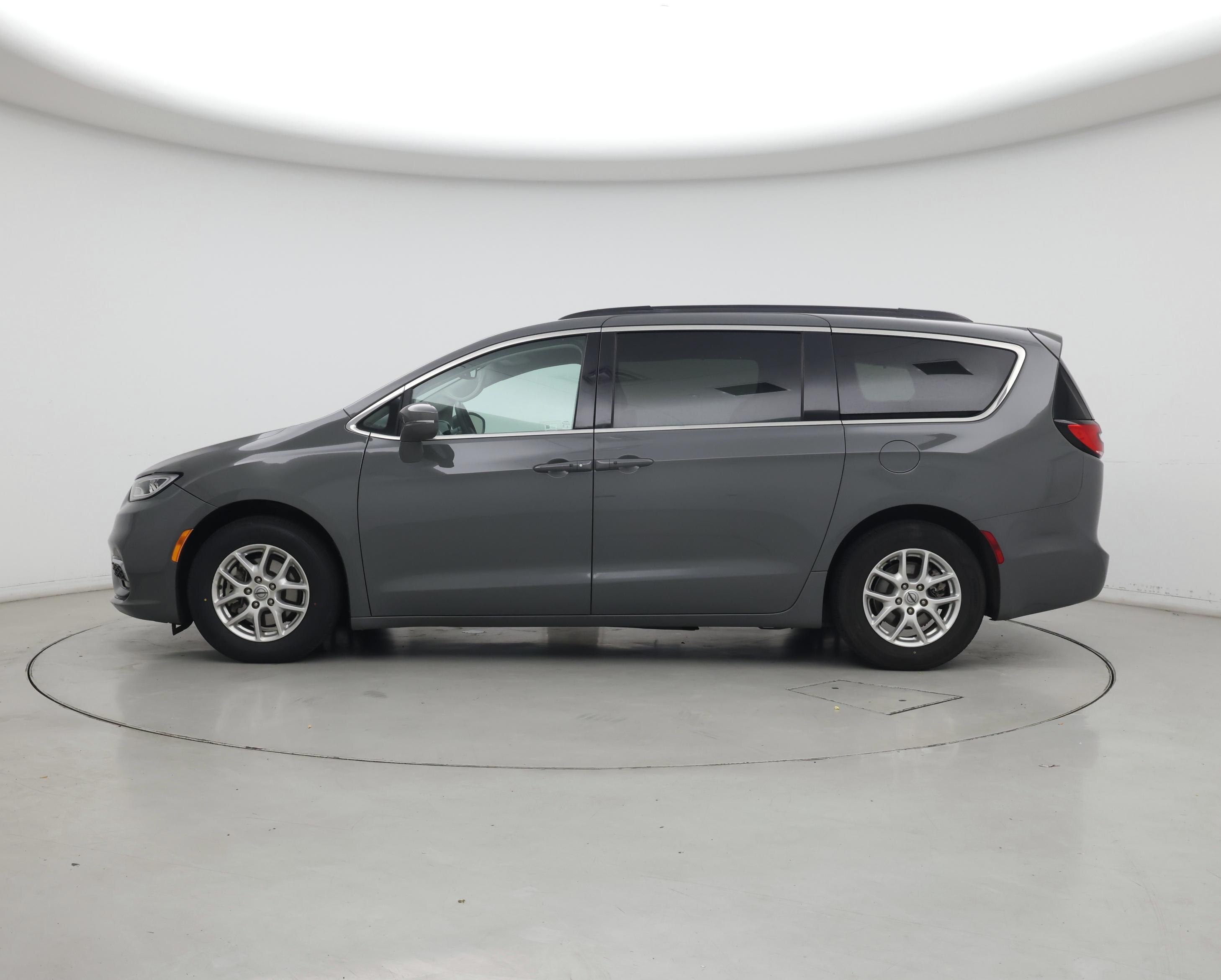 Thumbnail: 2022 Chrysler Pacifica - 3
