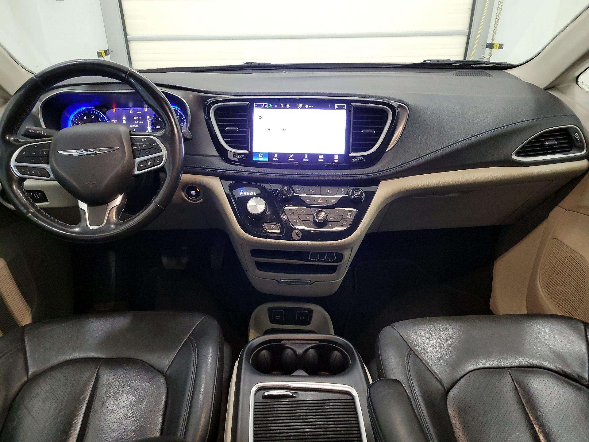 Thumbnail: 2021 Chrysler Pacifica - 9
