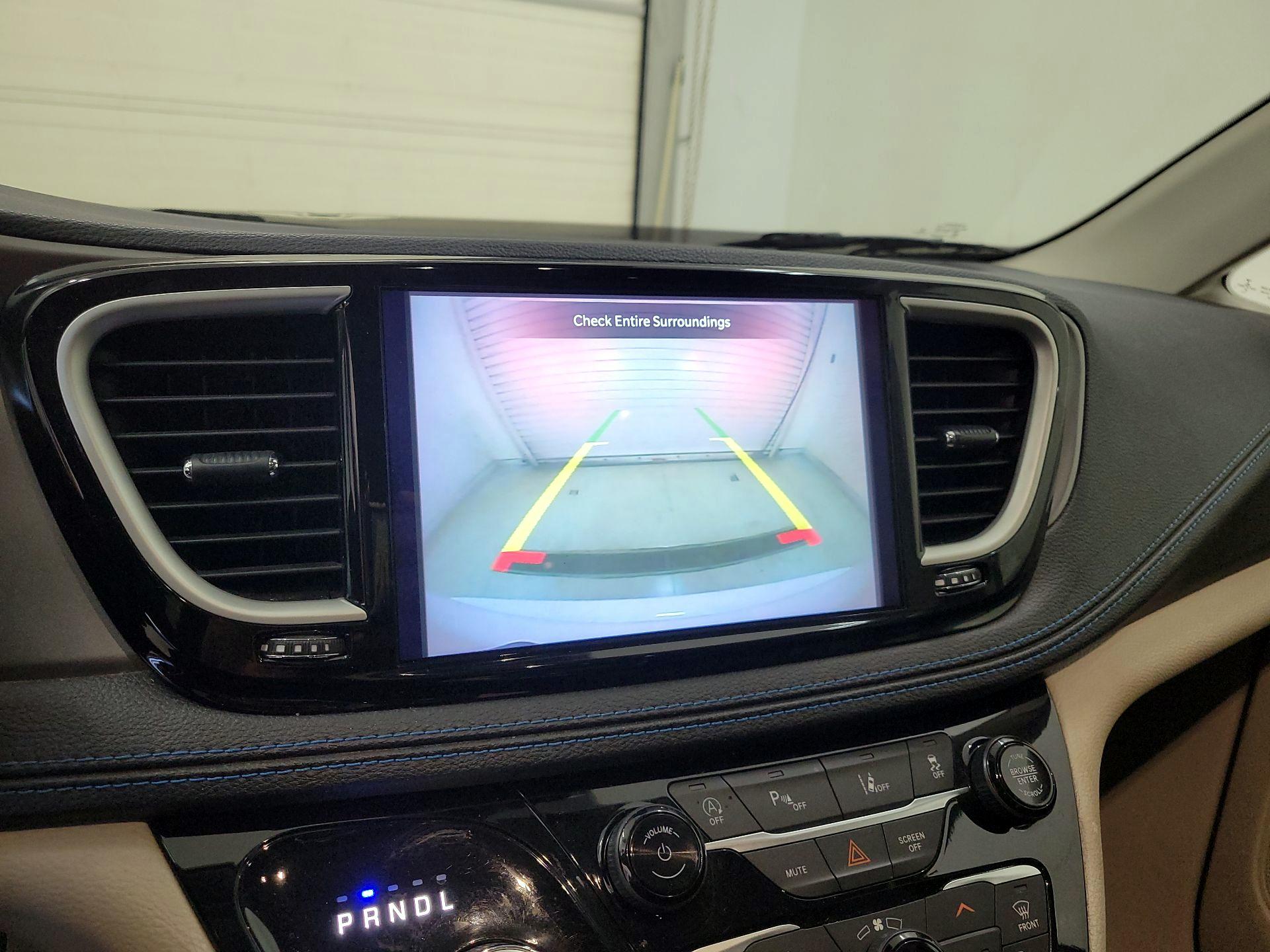 Thumbnail: 2021 Chrysler Pacifica - 14