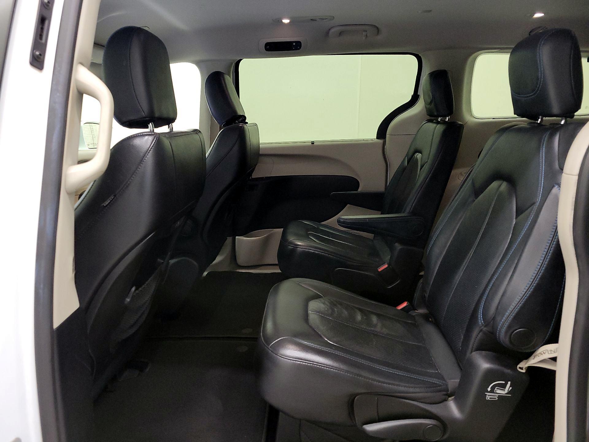 Thumbnail: 2021 Chrysler Pacifica - 19